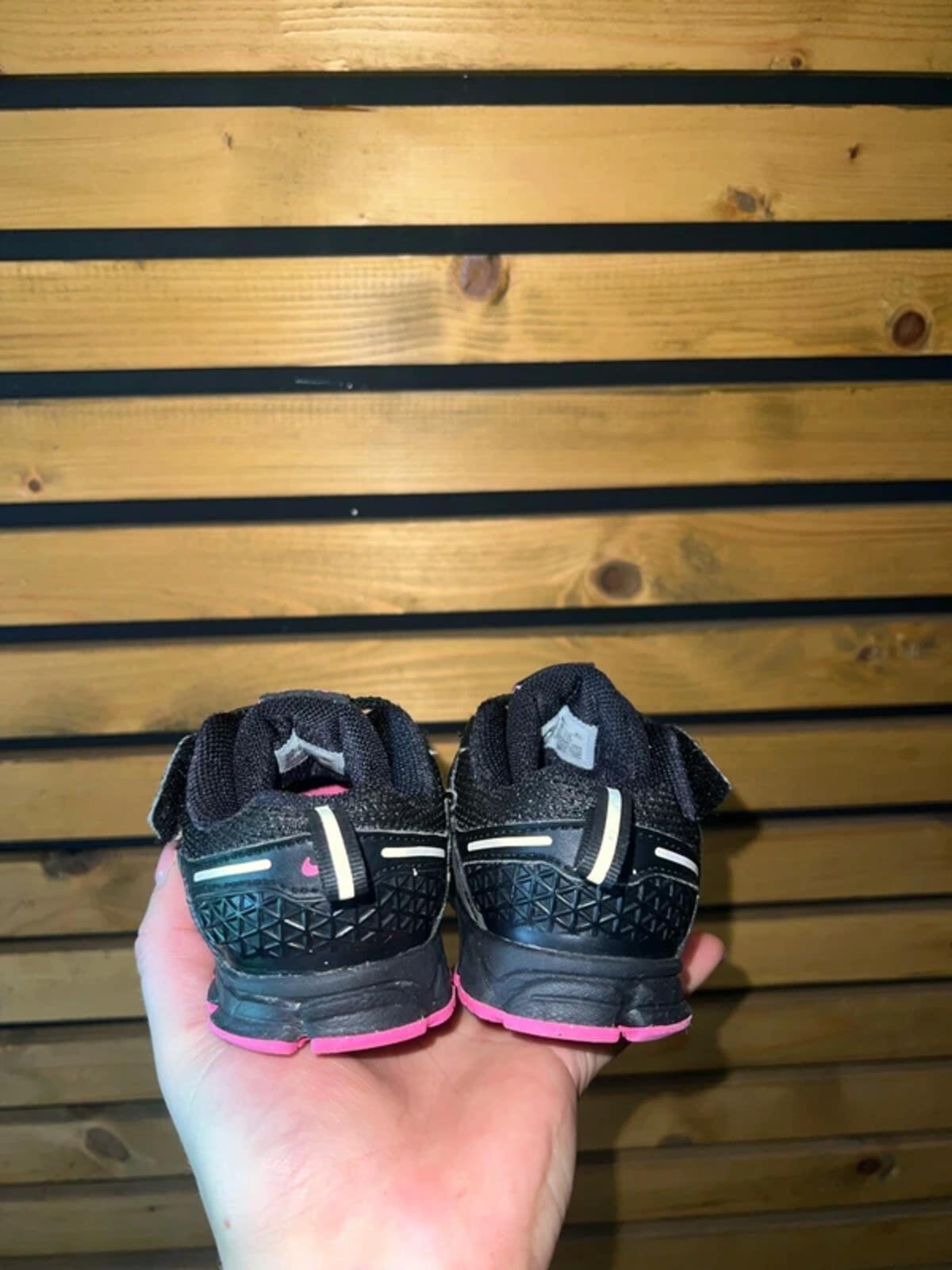 Nike Vomero 5 Black Trainers UK5.5
