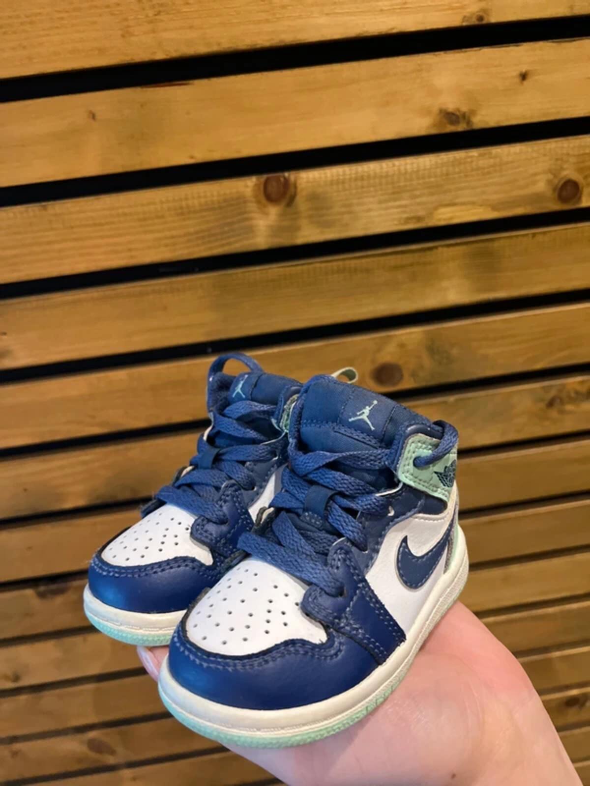 Nike Air Jordan 1 Mid TD Basketball Trainers UK 4.5K