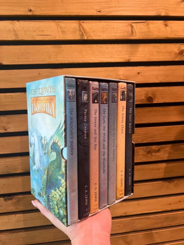 Vintage 1997 Chronicles of Narnia Bookset (7)