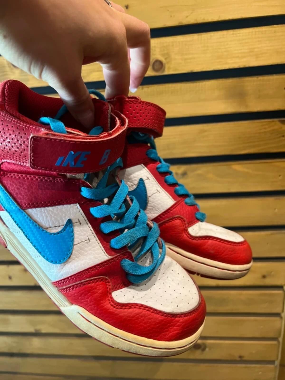 Vintage 2014 Nike SB Mogan Mid Red Trainers UK3