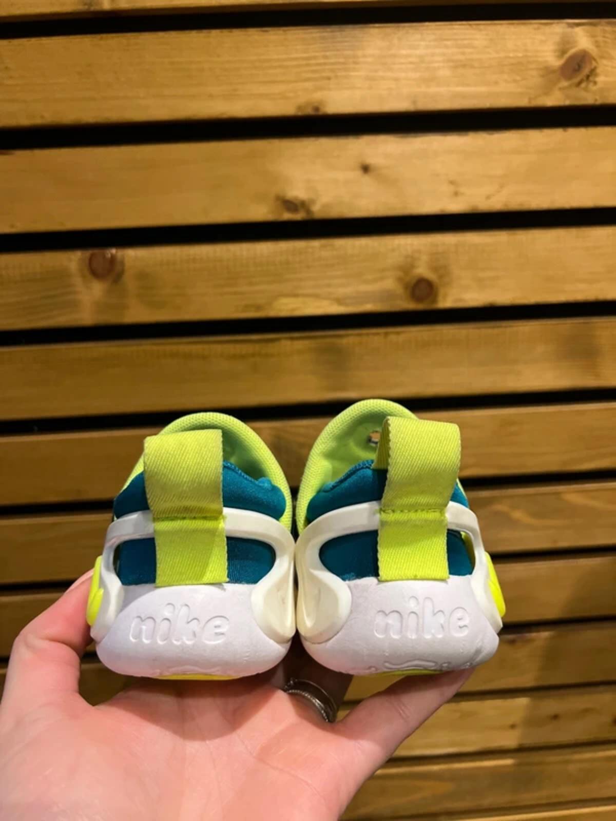 Nike Dynamo Go Volt Green Trainers UK4.5