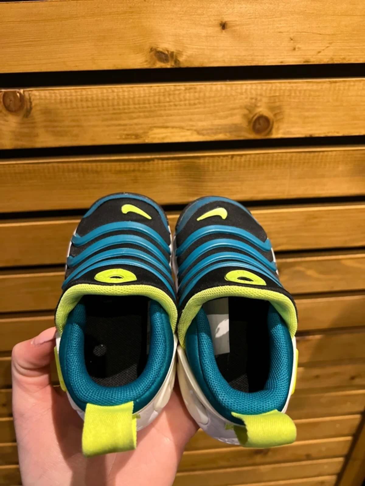 Nike Dynamo Go Volt Green Trainers UK4.5