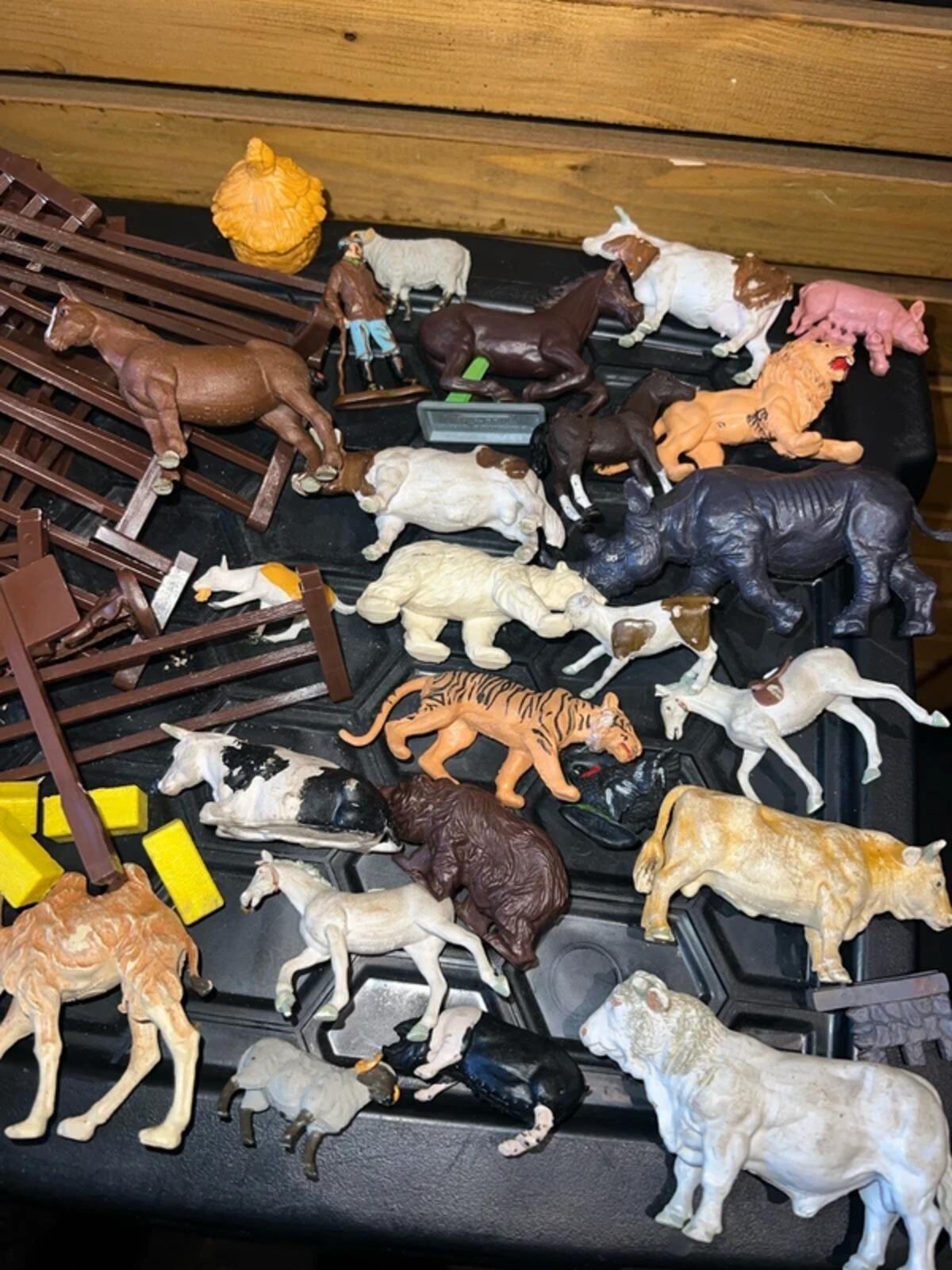 Britains Vintage Farm & Safari Animal Toy Bundle