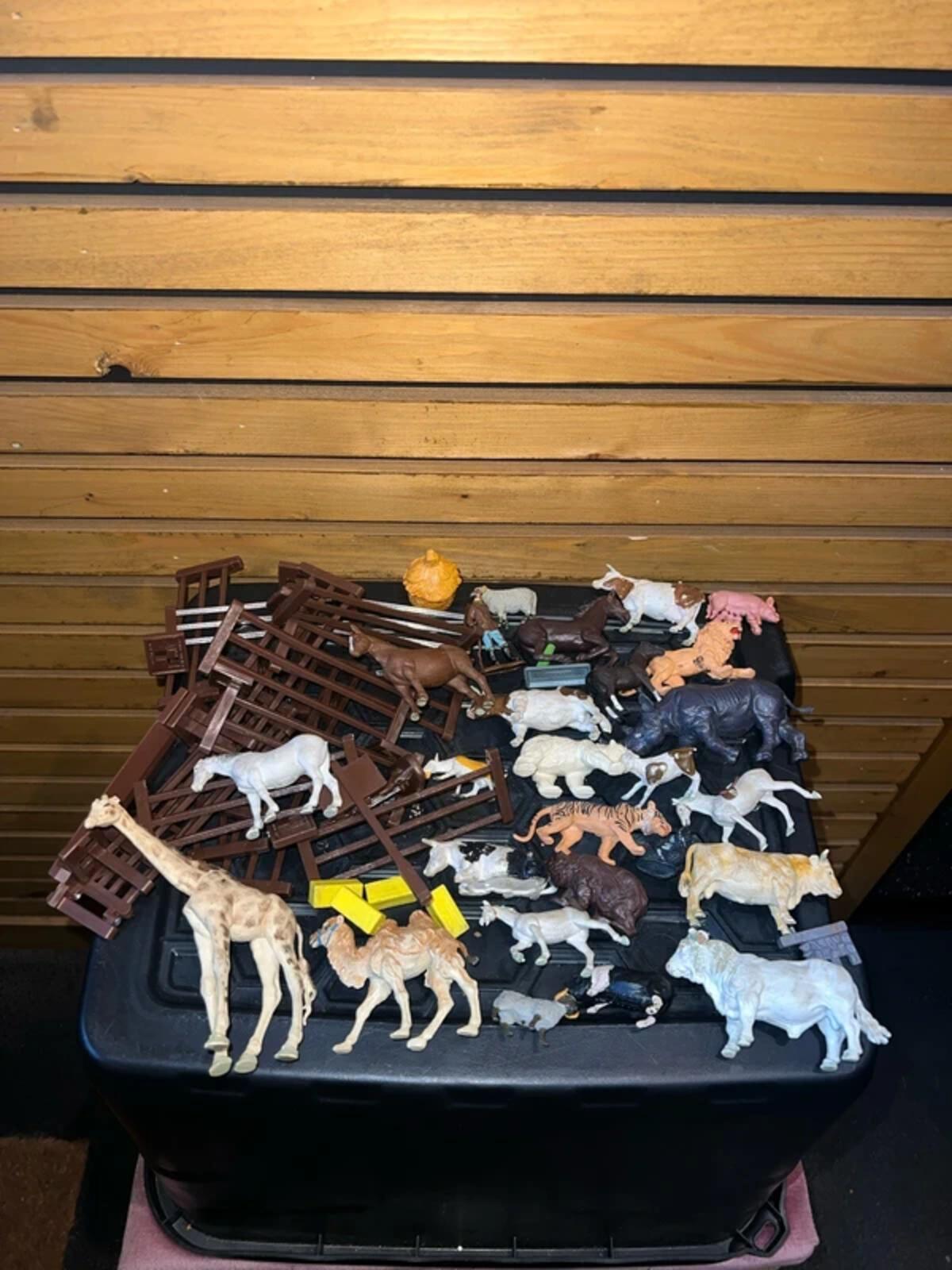 Britains Vintage Farm & Safari Animal Toy Bundle