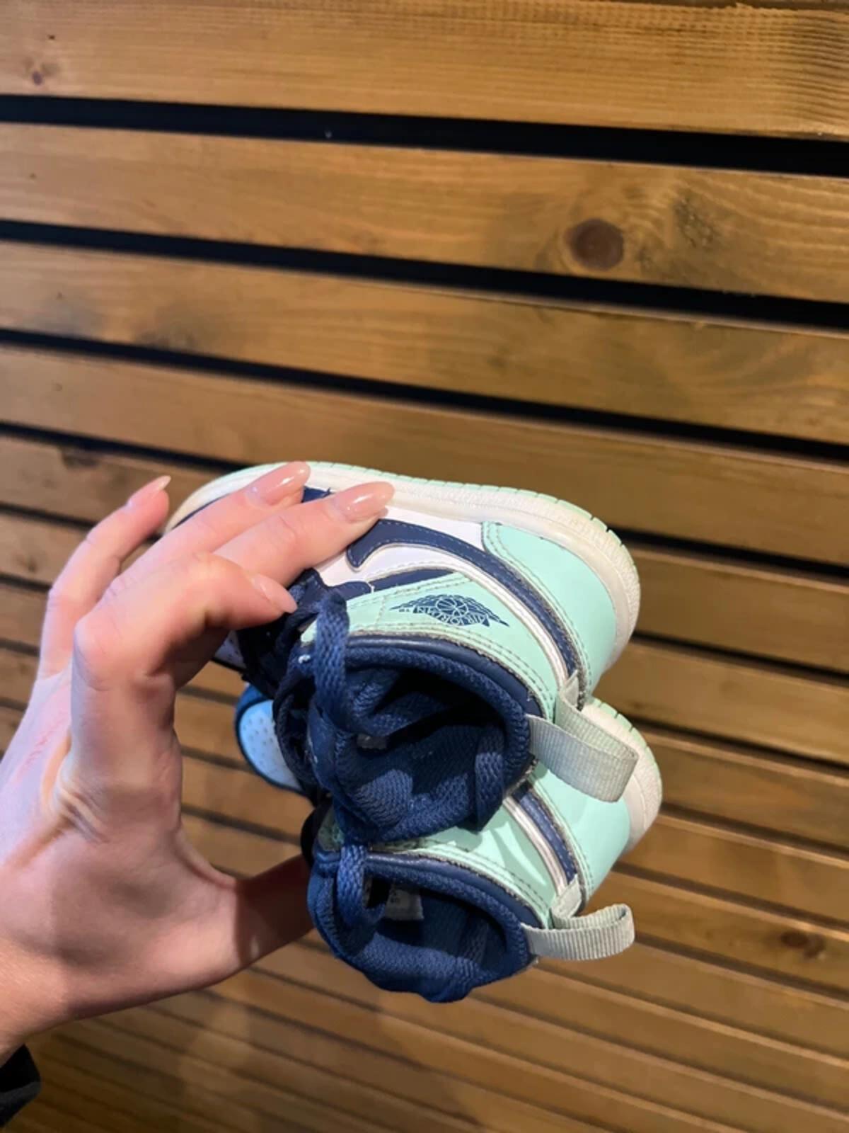 Nike Air Jordan 1 Mid TD Basketball Trainers UK 4.5K