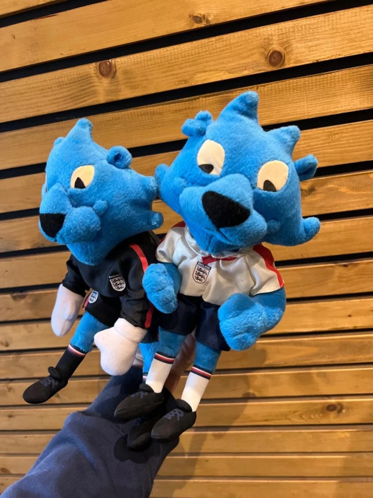 England Football Vintage 2002 World Cup Kit Mascot Plush Toy Bundle (2)