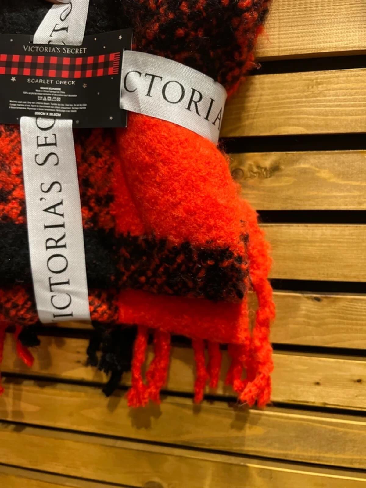 Victoria’s Secret Winter Angel Collection Scarlet Check Scarf NEW