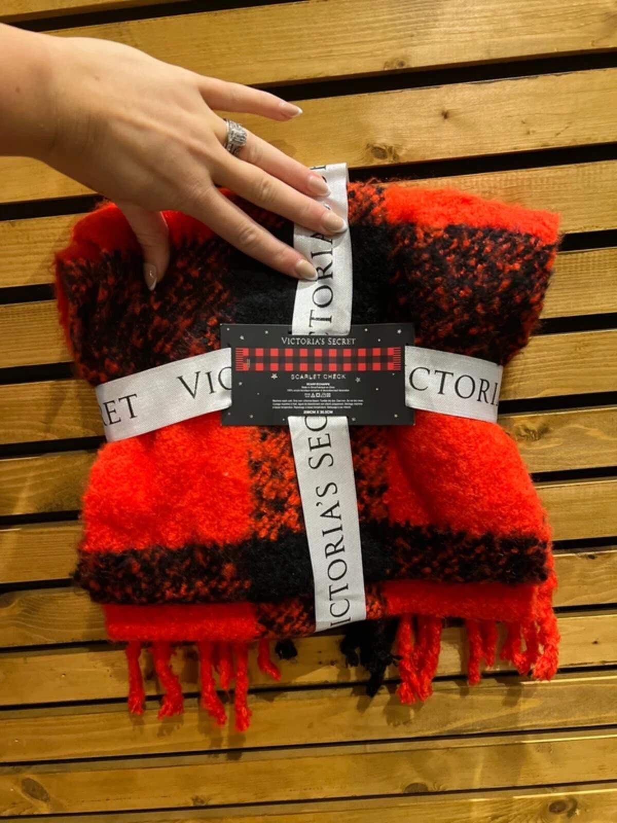 Victoria’s Secret Winter Angel Collection Scarlet Check Scarf NEW