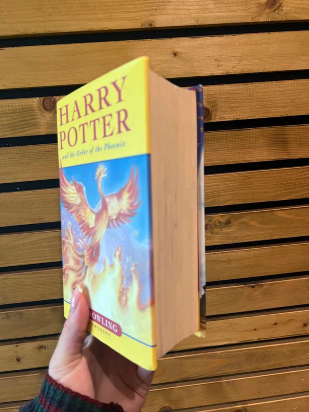Vintage 2003 1st Edition Harry Potter & the Order of The Phoenix Book