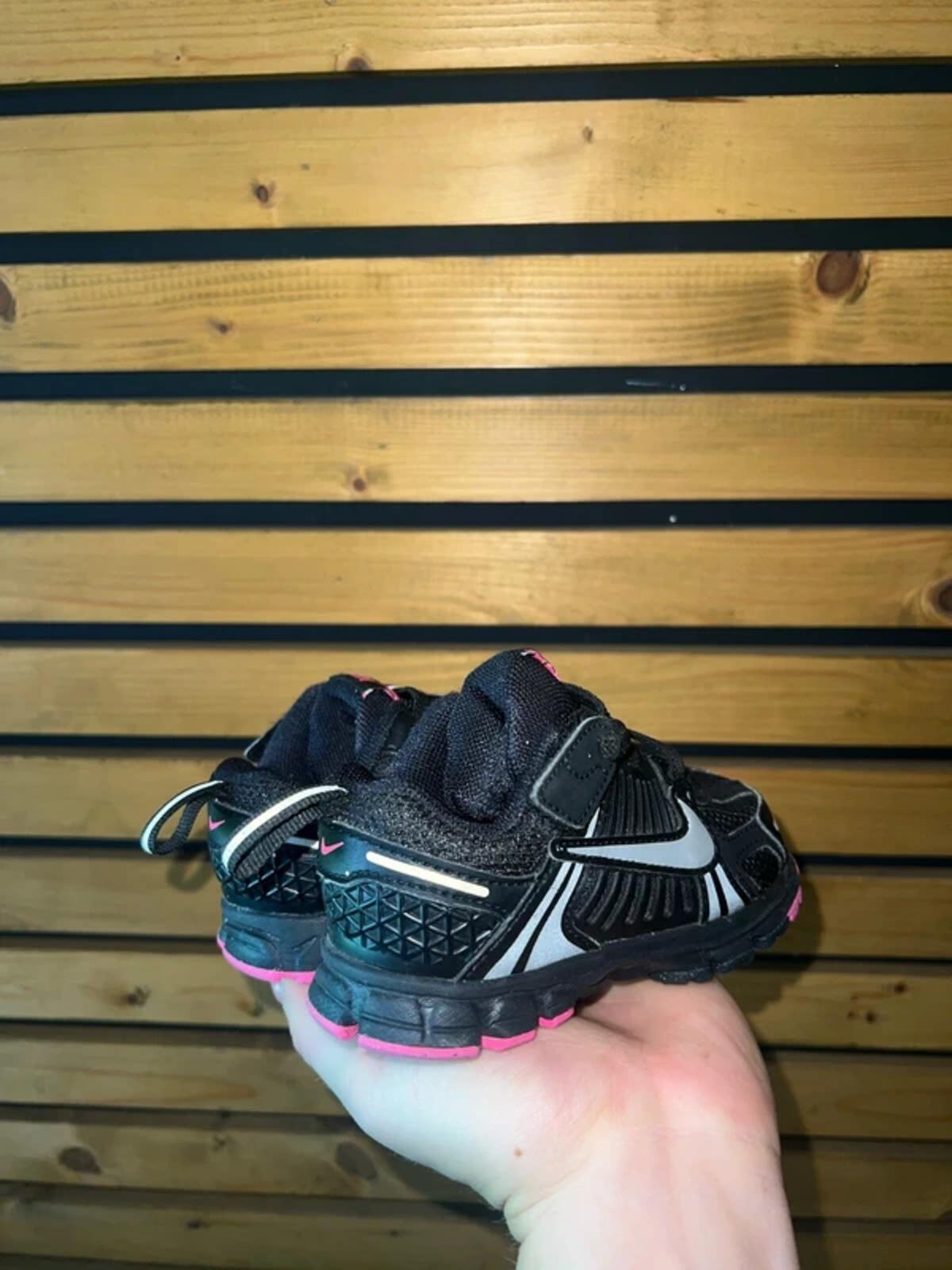 Nike Vomero 5 Black Trainers UK5.5
