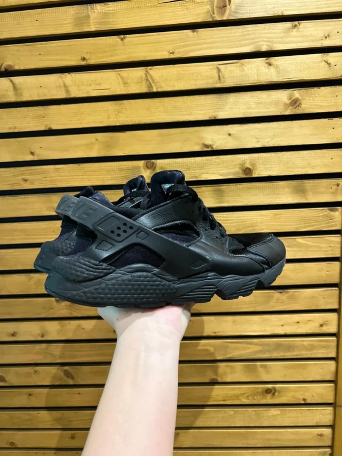 Nike Air Huarache Triple Black Trainers UK9