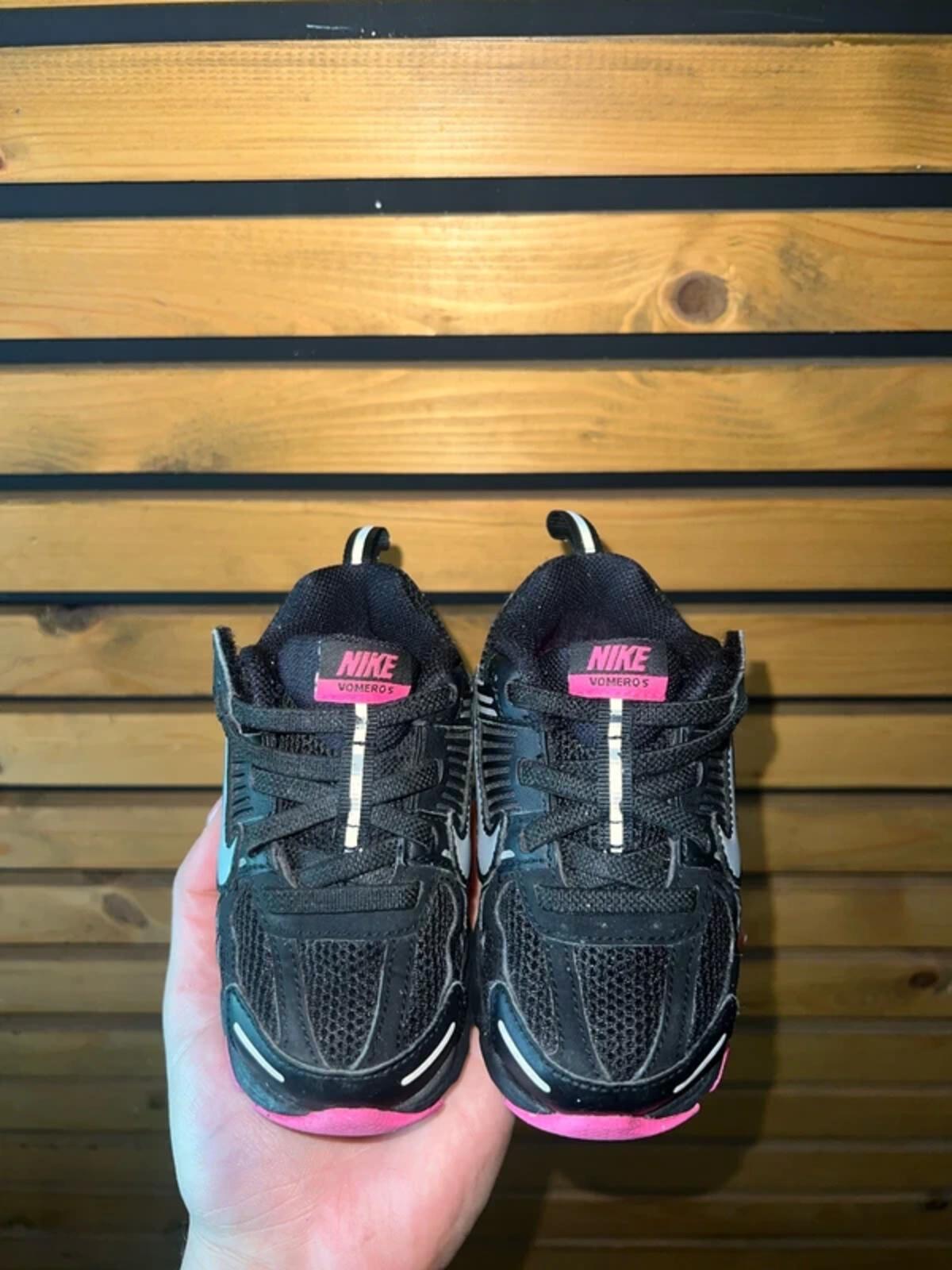 Nike Vomero 5 Black Trainers UK5.5