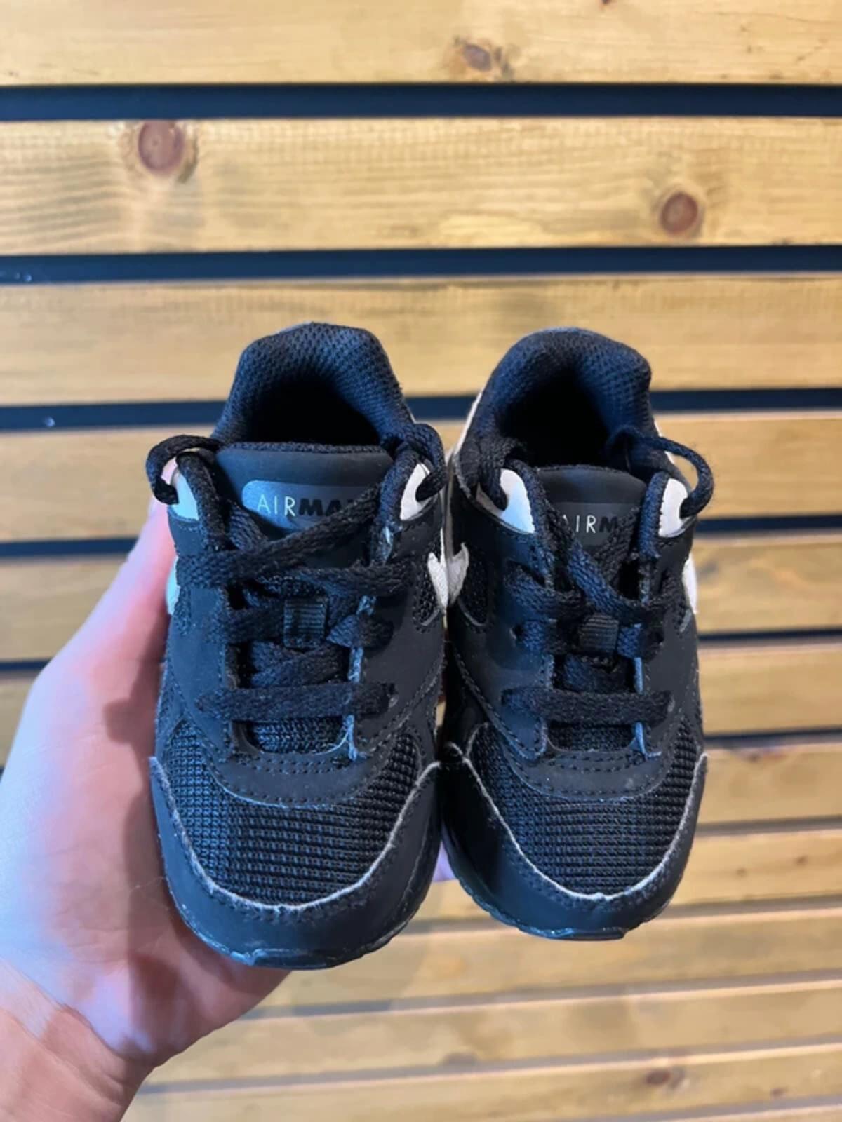 Nike Air Max Ivo Infant Trainers UK 4.5K
