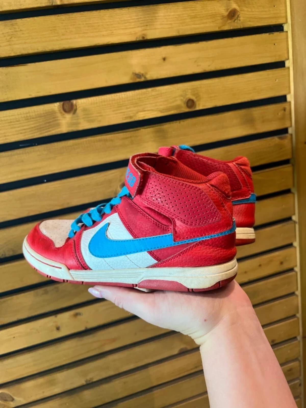 Vintage 2014 Nike SB Mogan Mid Red Trainers UK3