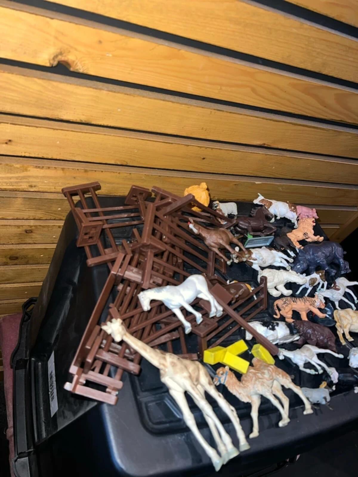 Britains Vintage Farm & Safari Animal Toy Bundle