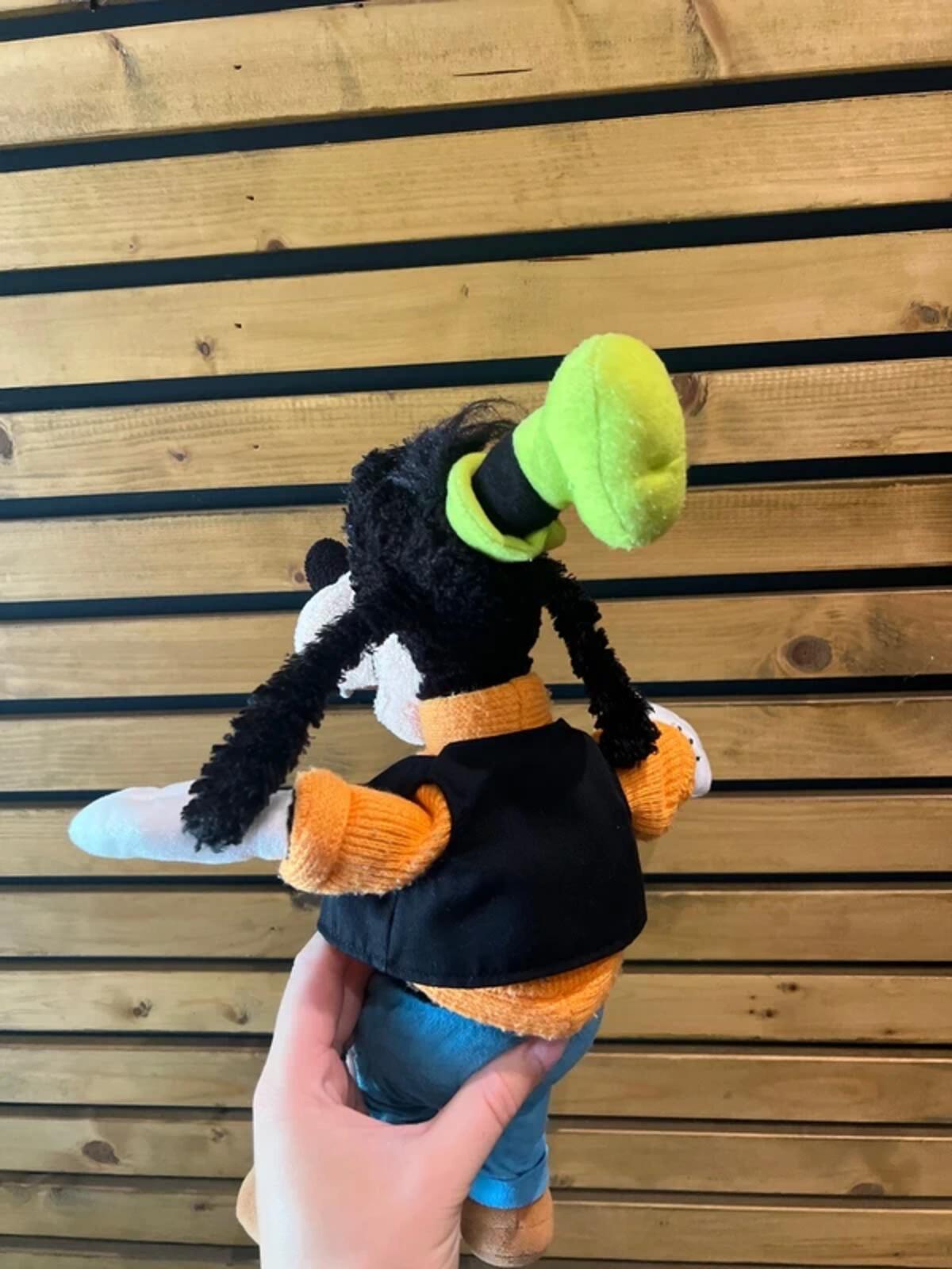 Disney Parks Goofy Hong Kong Plush Toy