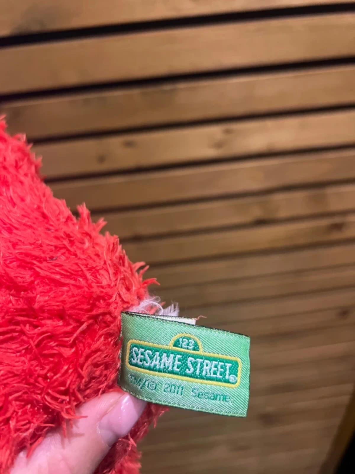 Sesame Street Elmo Vintage 2011 Plush Beanie Toy