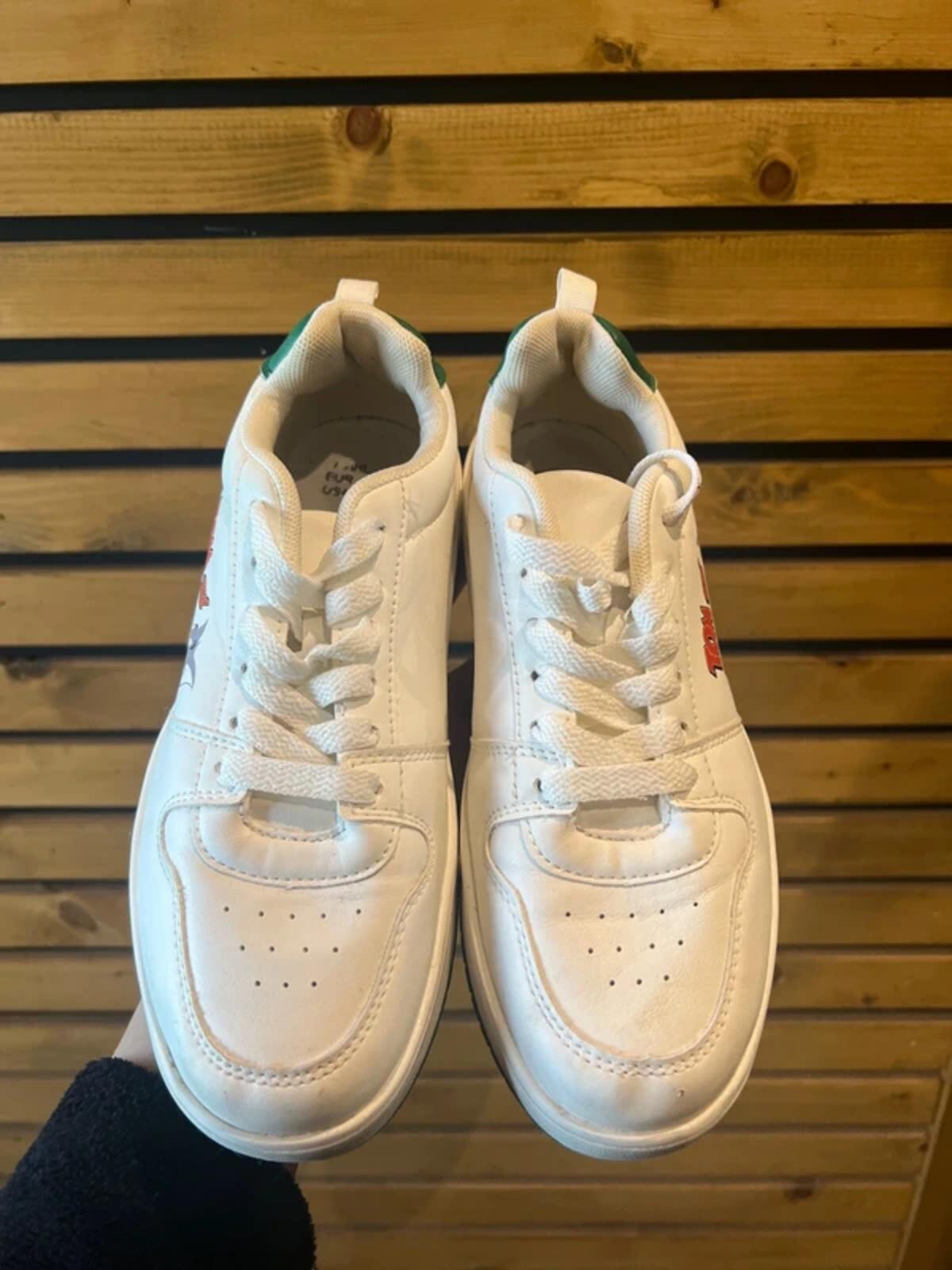 Tom & Jerry White Character Trainers UK4
