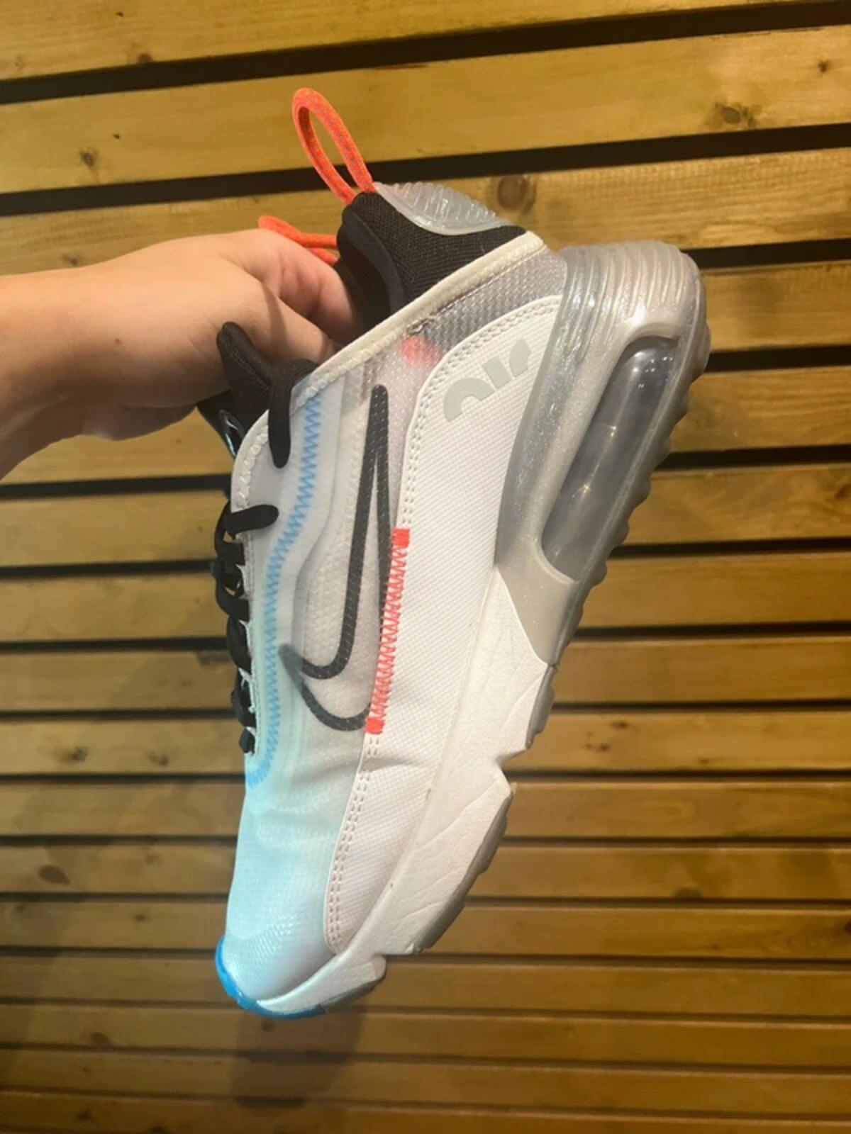 Nike Air Max 2090 Trainers UK7.5