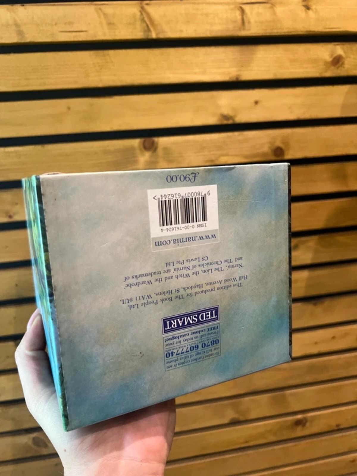 Vintage 1997 Chronicles of Narnia Bookset (7)