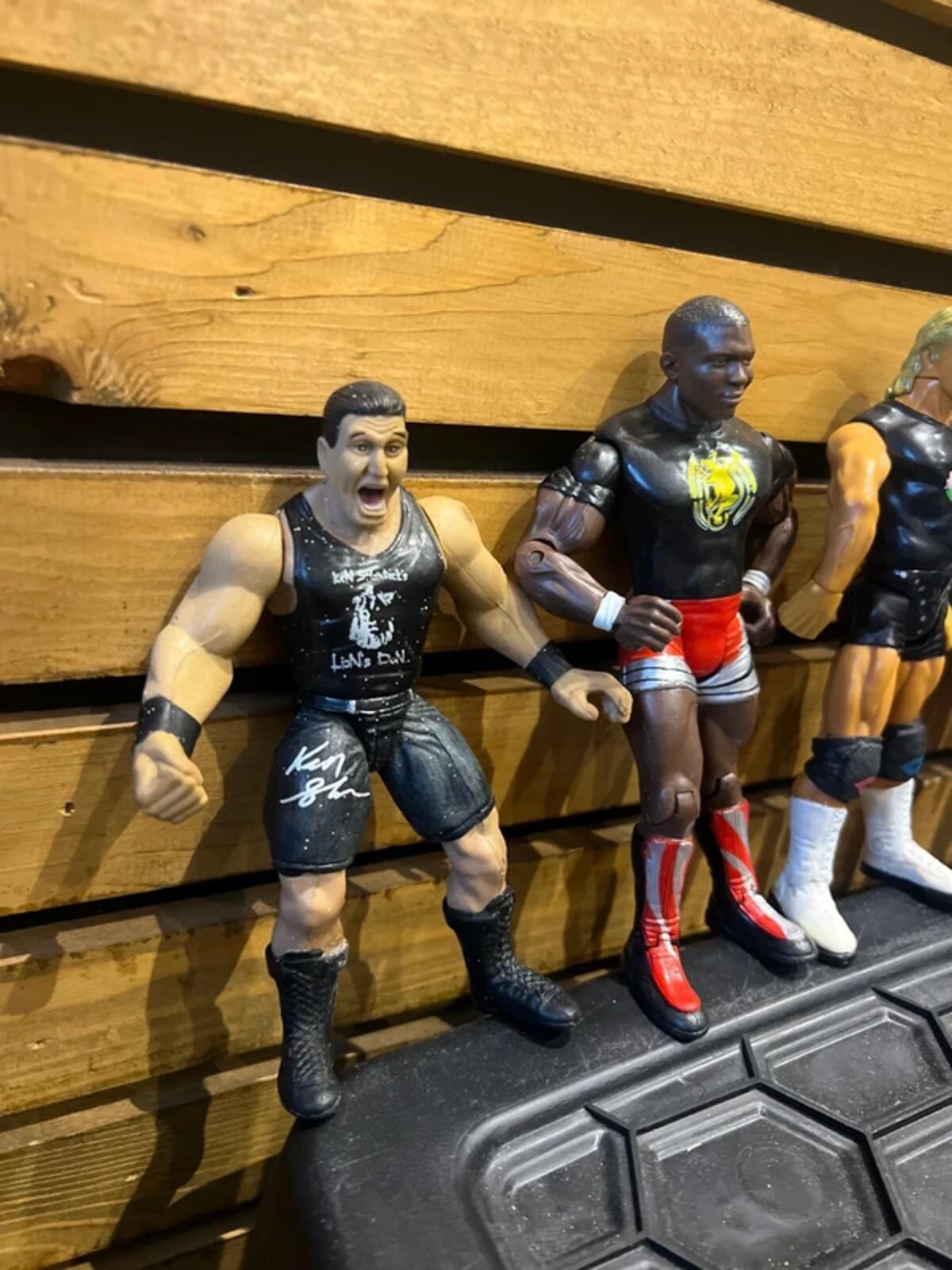 Vintage 1998-2003 WWE Jakks Pacific Wrestling Figures Bundle (5)