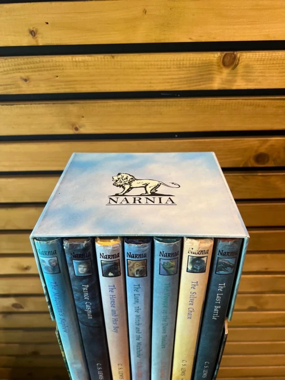 Vintage 1997 Chronicles of Narnia Bookset (7)