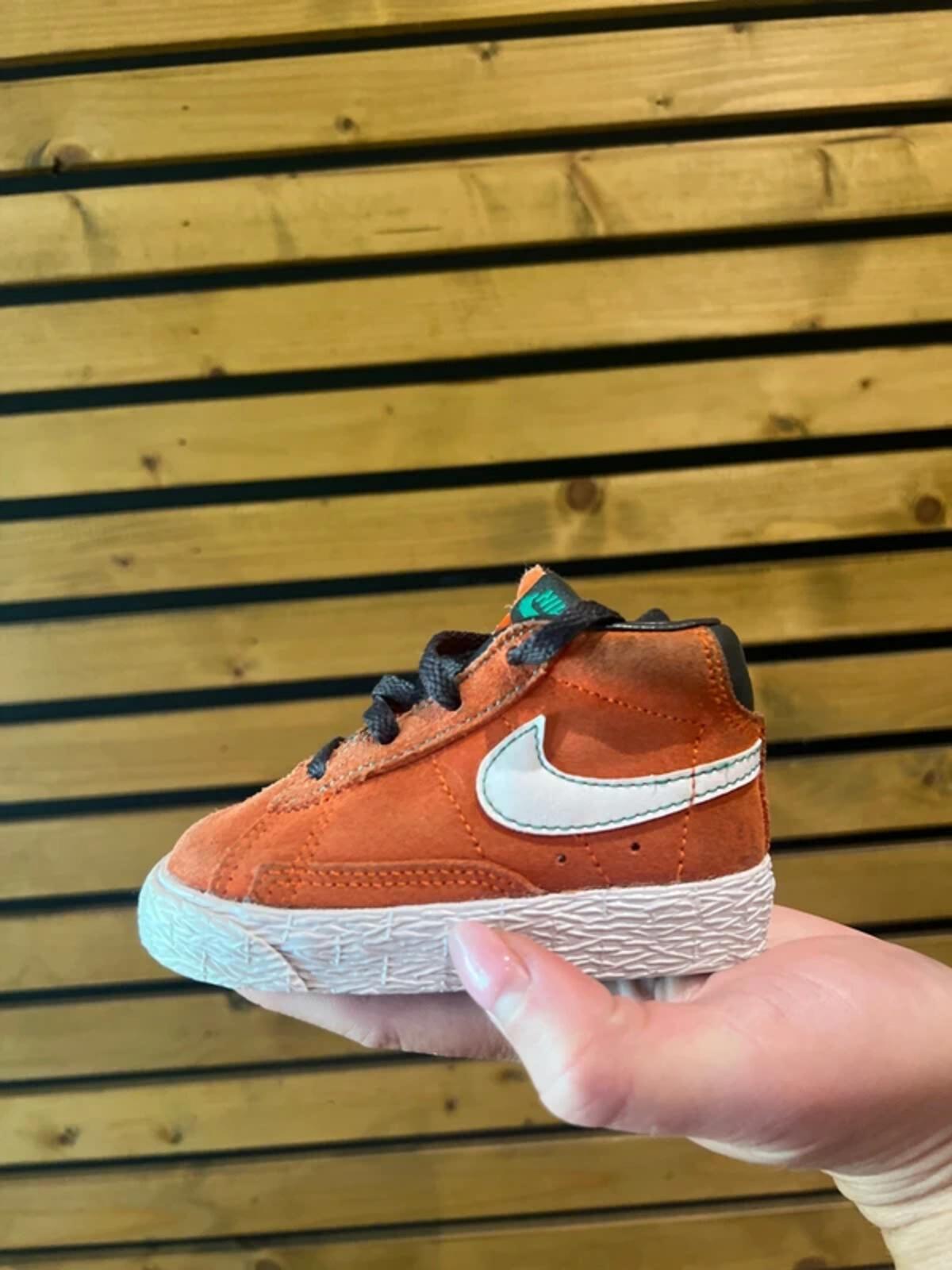 Nike SB Blazer Mid Orange Trainers UK4