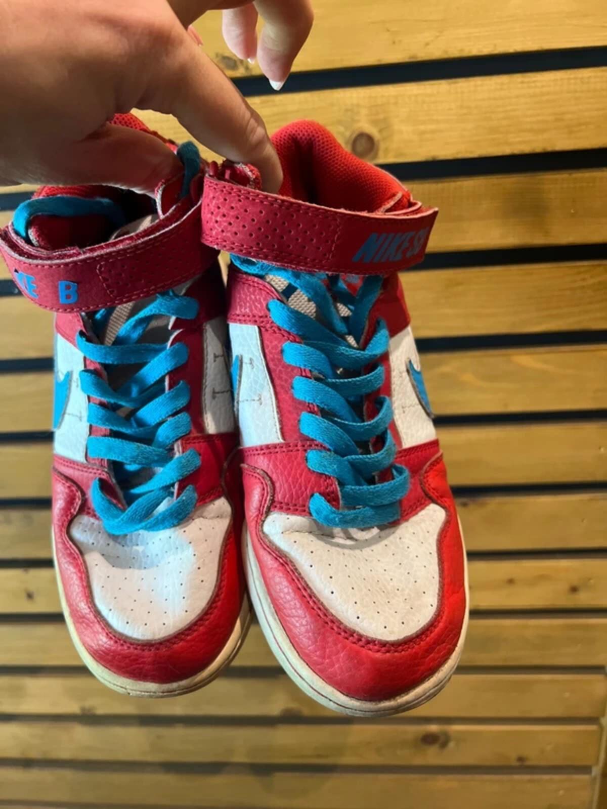 Vintage 2014 Nike SB Mogan Mid Red Trainers UK3