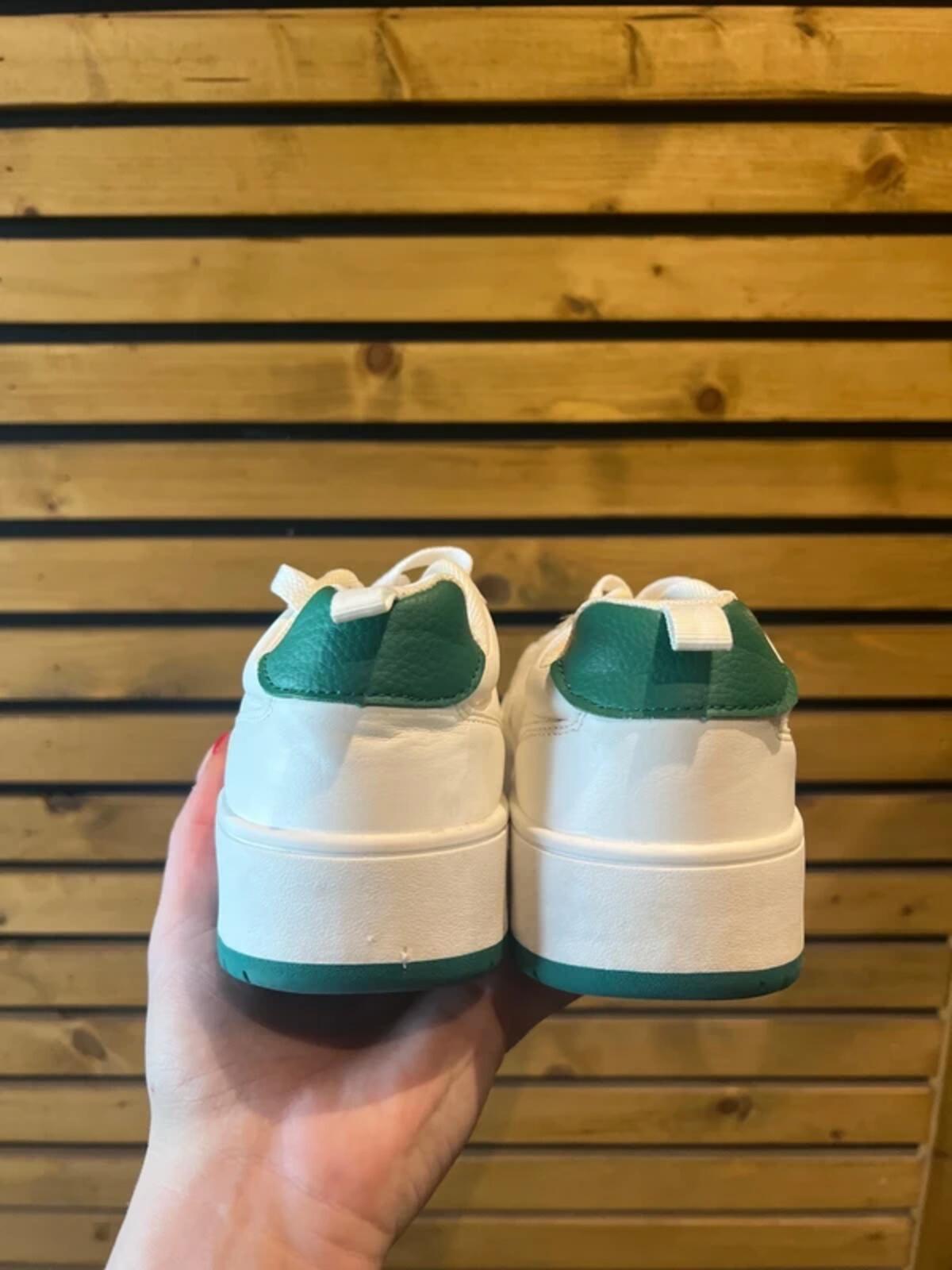 Tom & Jerry White Character Trainers UK4