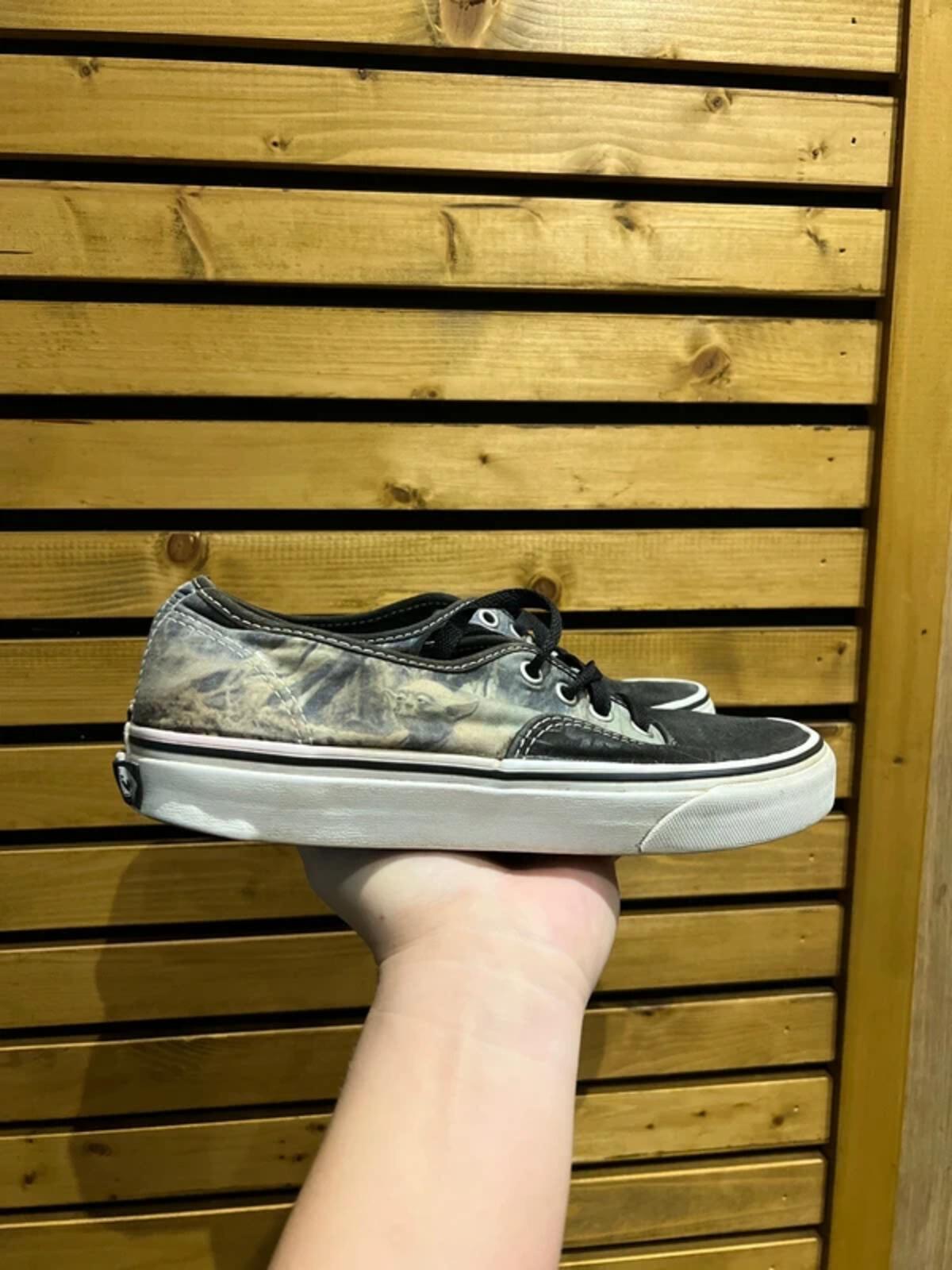 Vans x Star Wars Yoda Graphic Trainers UK5