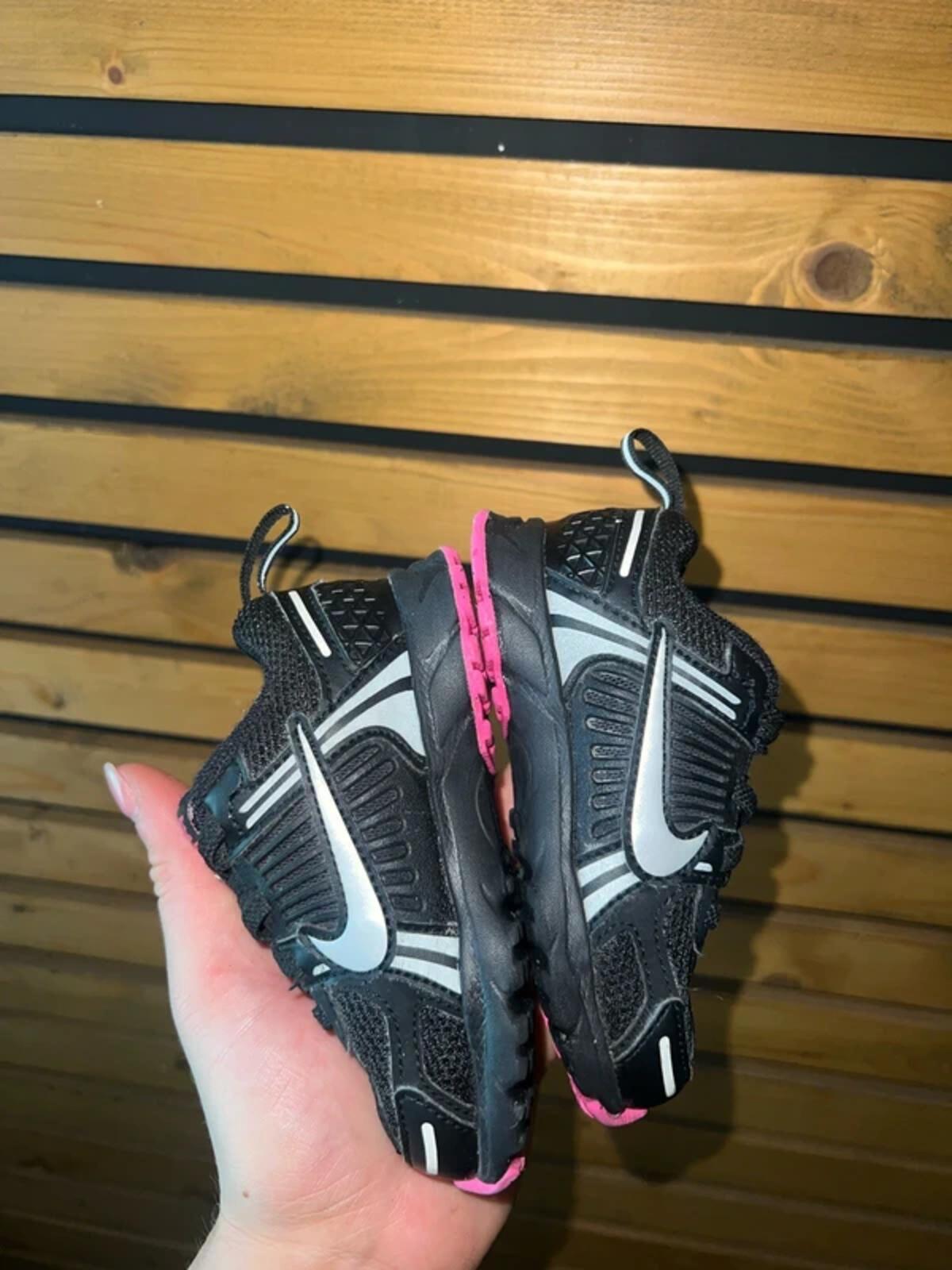 Nike Vomero 5 Black Trainers UK5.5