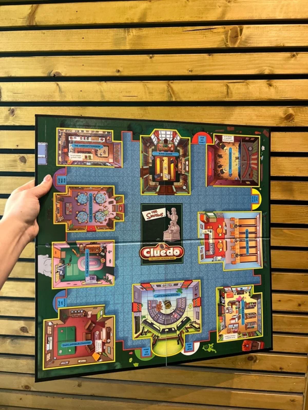 Vintage 2002 The Simpsons Cluedo Board Game