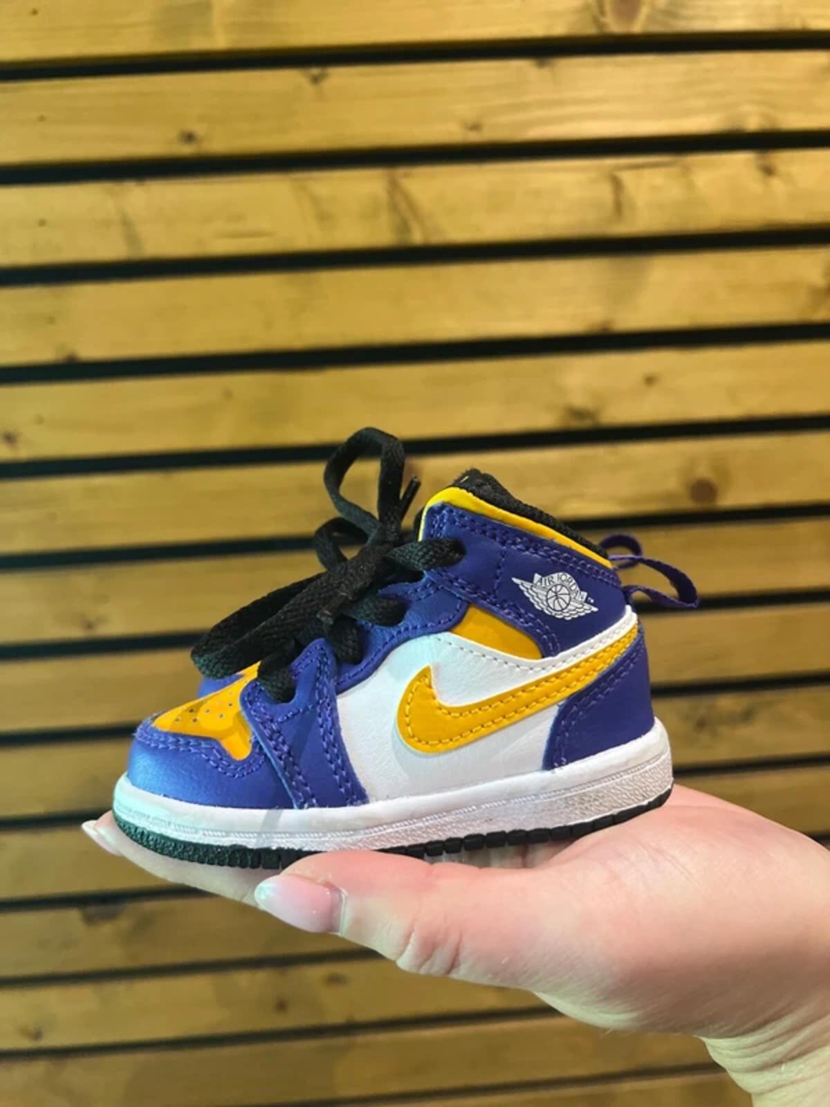 Nike Air Jordan 1 Mid LA Lakers Purple Trainers UK3.5