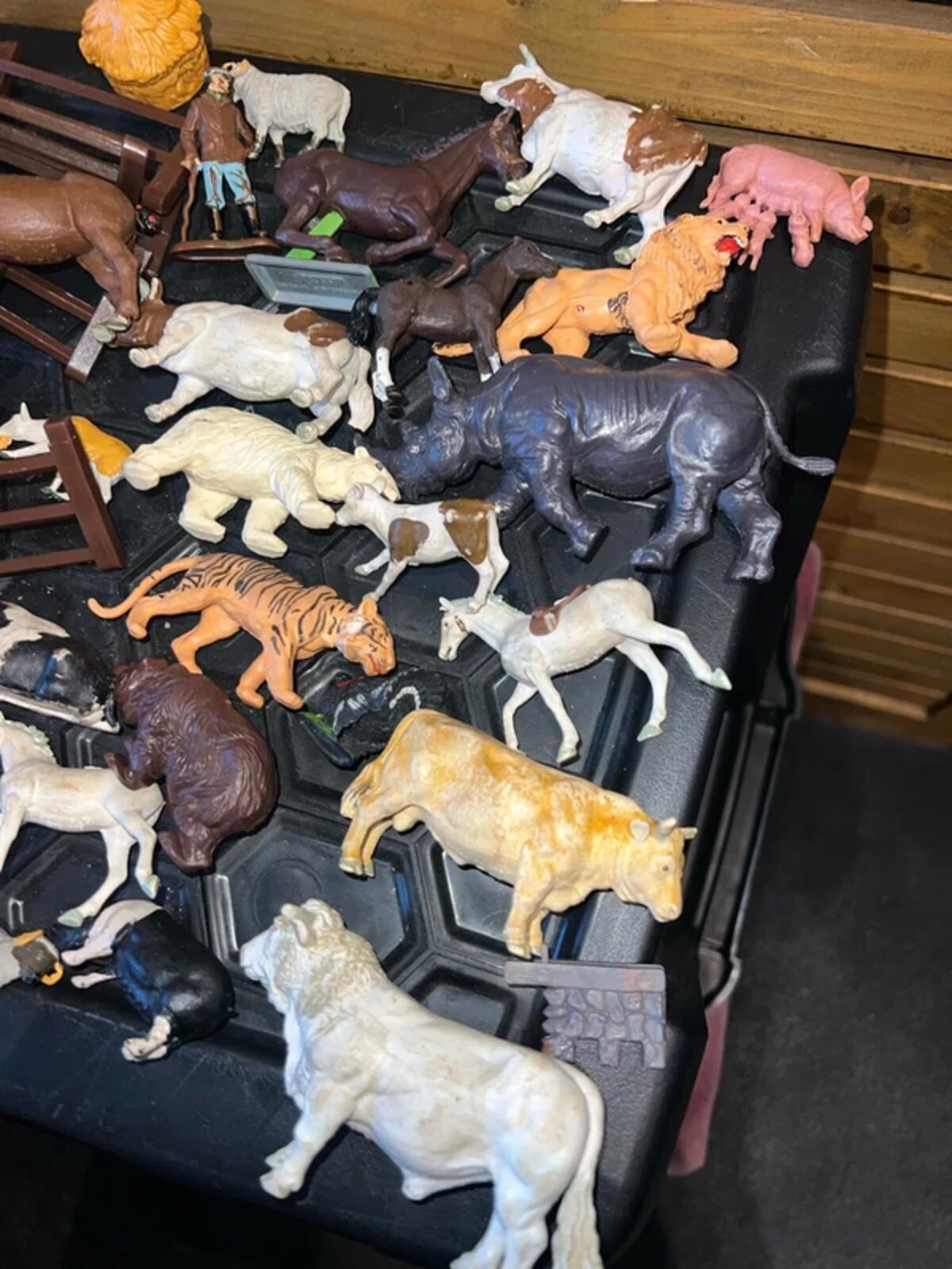 Britains Vintage Farm & Safari Animal Toy Bundle