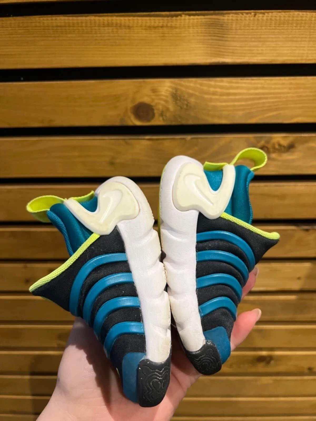 Nike Dynamo Go Volt Green Trainers UK4.5