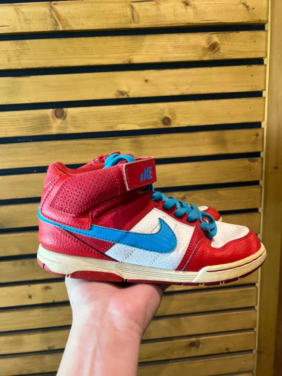 Vintage 2014 Nike SB Mogan Mid Red Trainers UK3