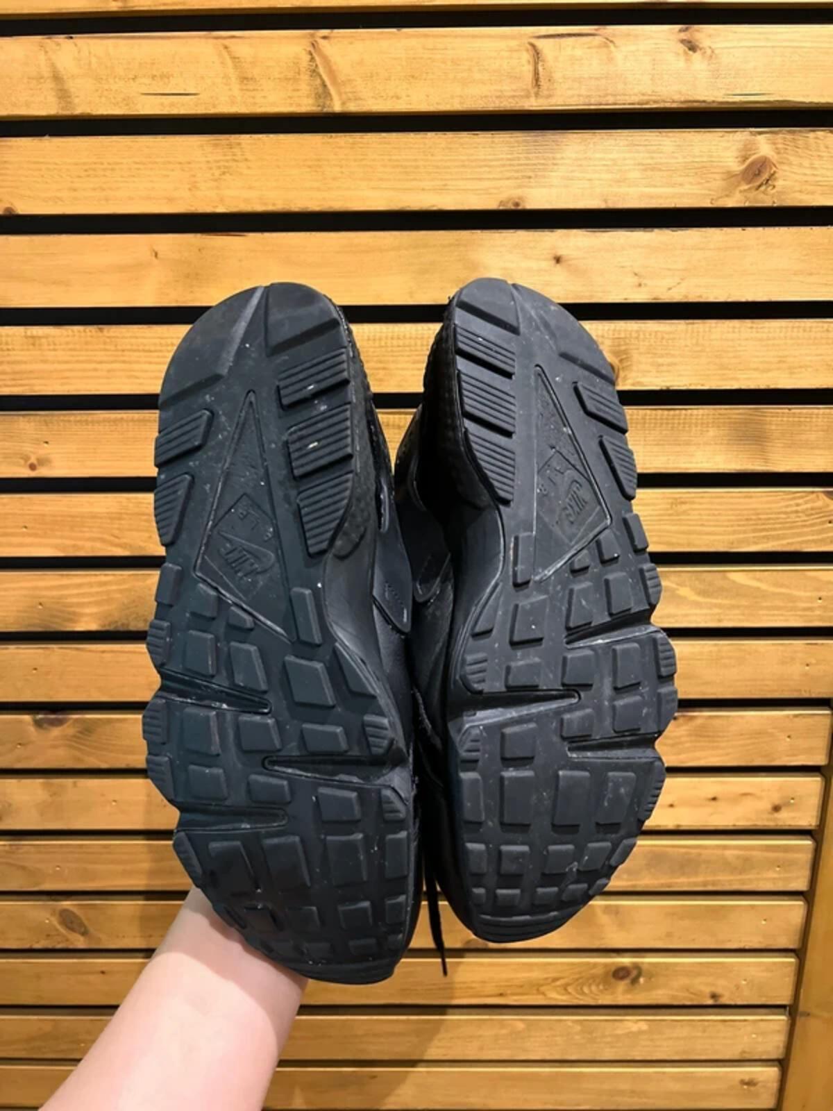 Nike Air Huarache Triple Black Trainers UK9