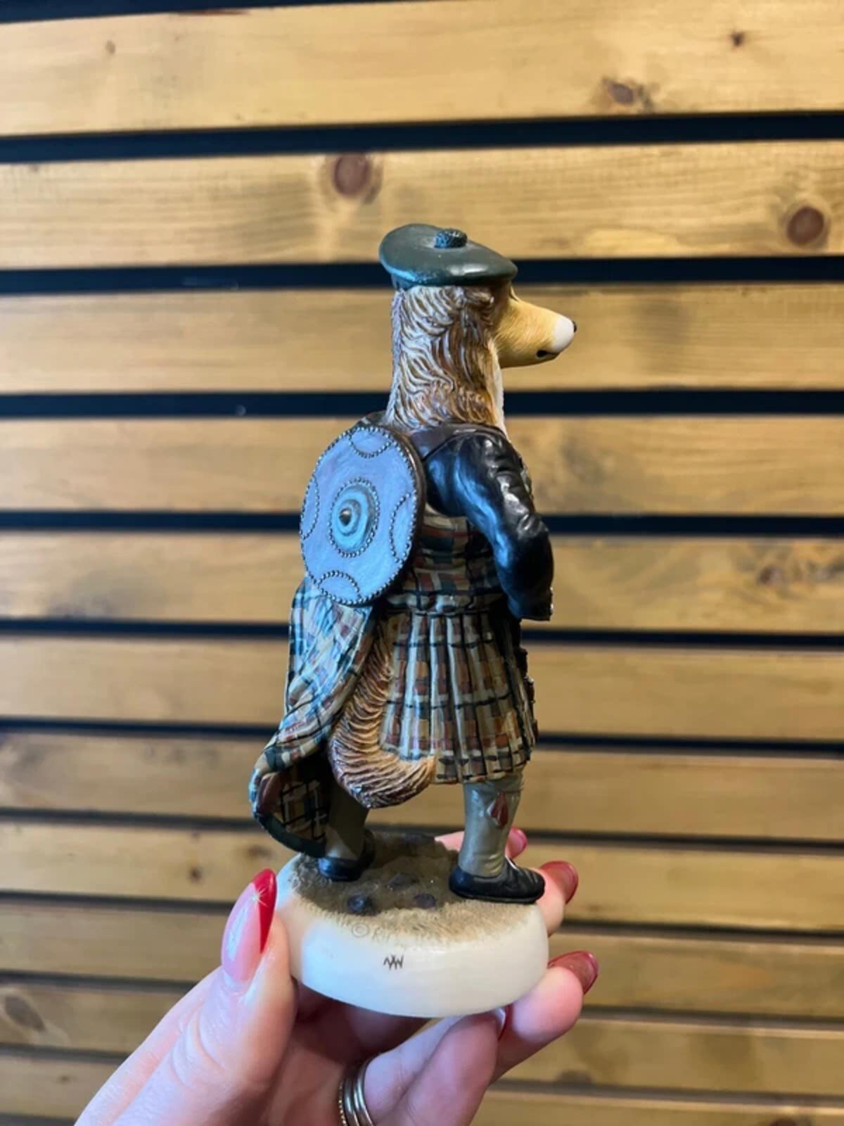 Robert Harrop Vintage 1994 Collie Highlander Beefeater Scottish Dog Figurine