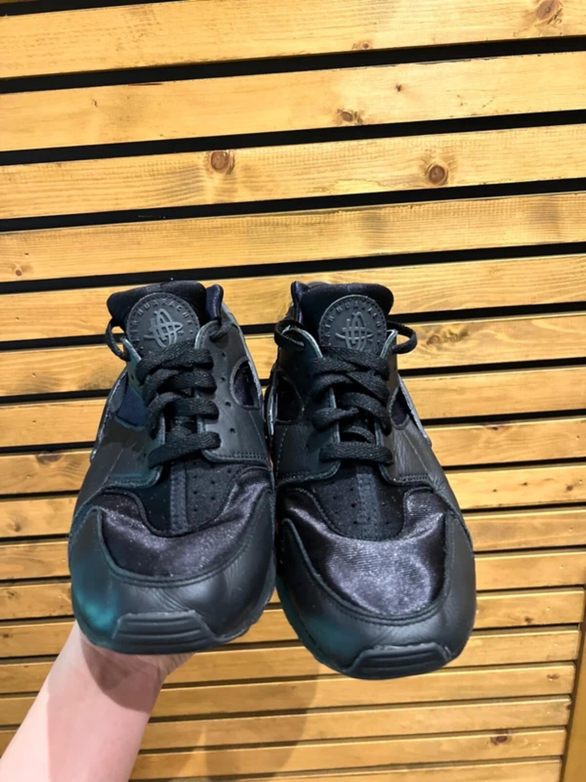 Nike Air Huarache Triple Black Trainers UK9