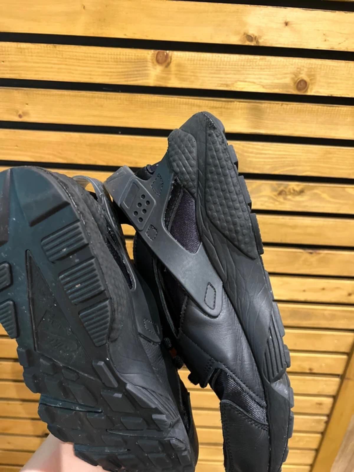 Nike Air Huarache Triple Black Trainers UK9
