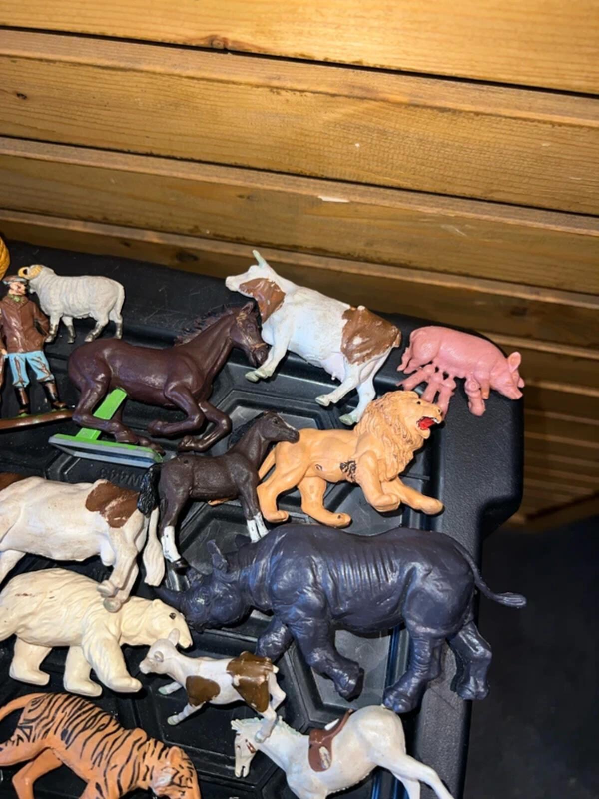 Britains Vintage Farm & Safari Animal Toy Bundle