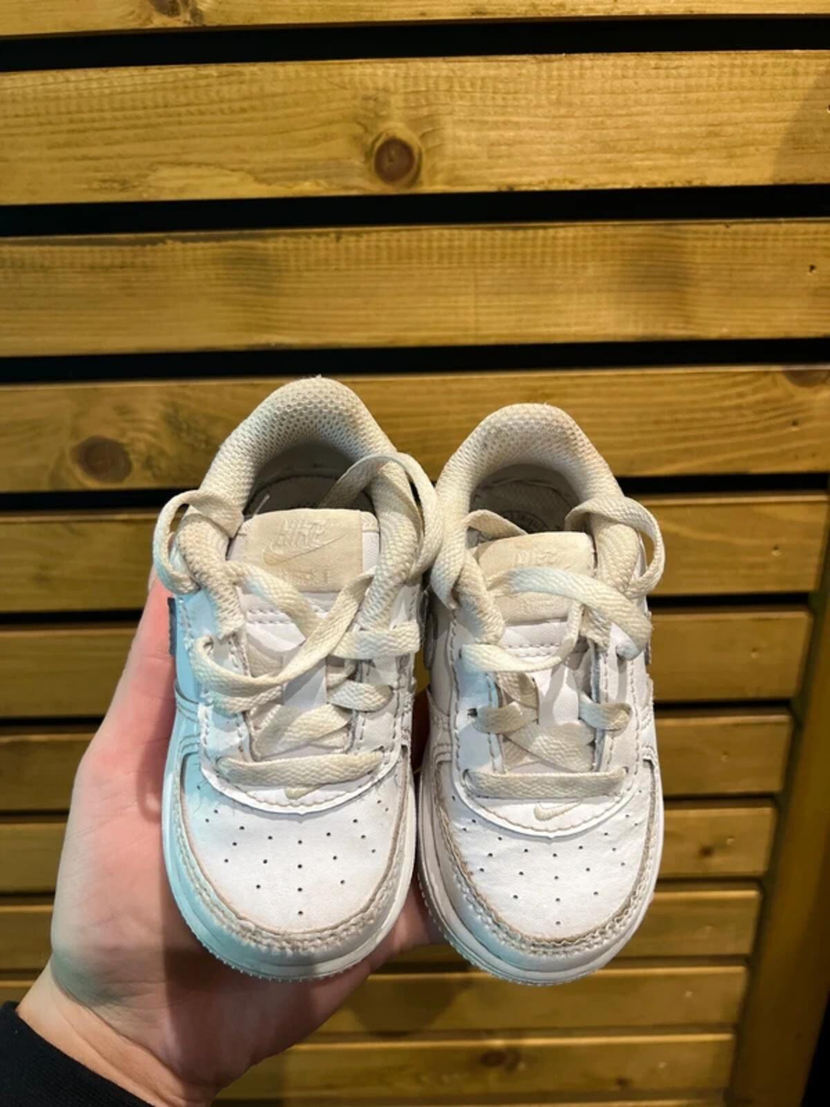 Nike Air Force One Low LE White Trainers UK4.5