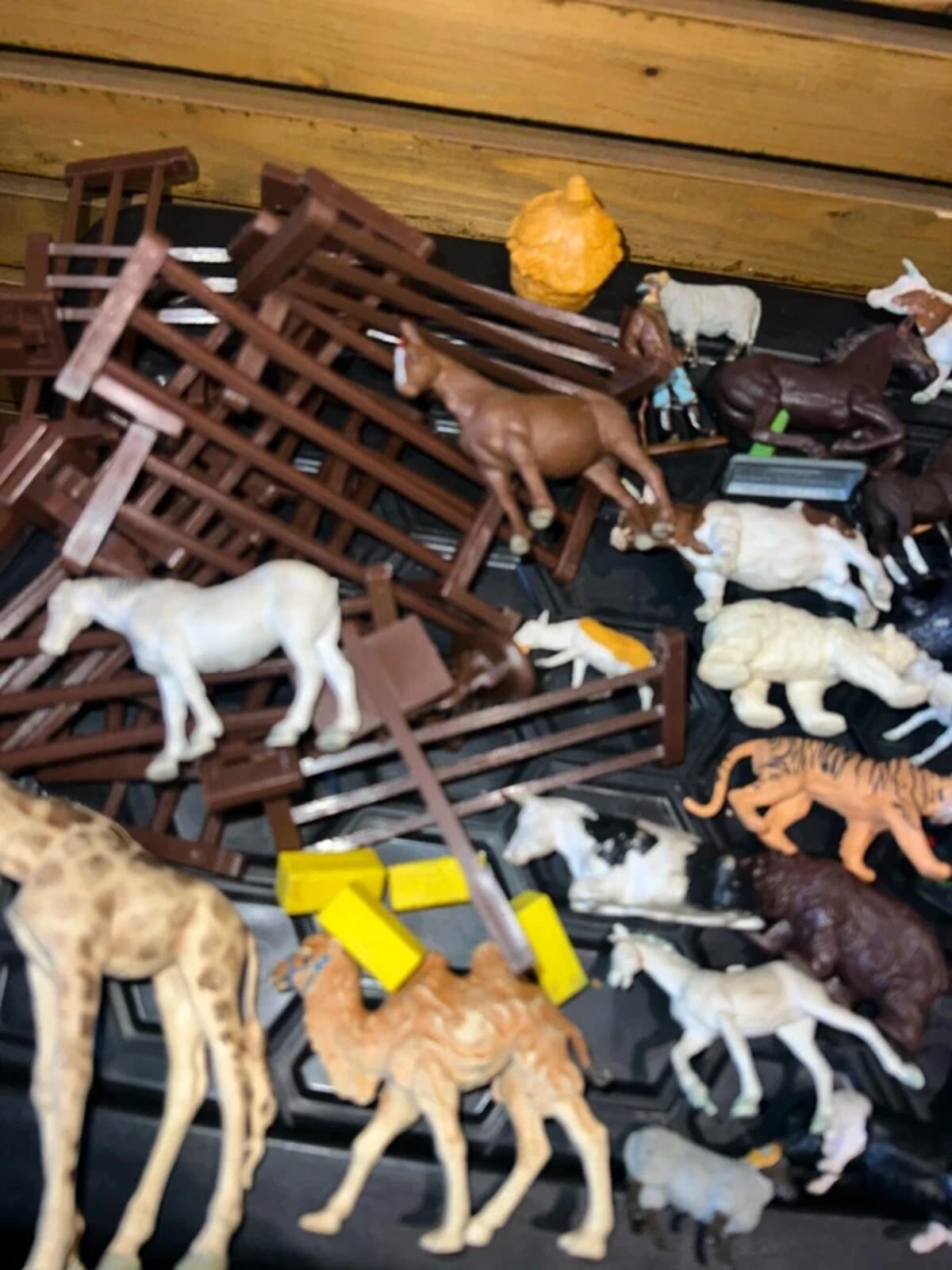 Britains Vintage Farm & Safari Animal Toy Bundle