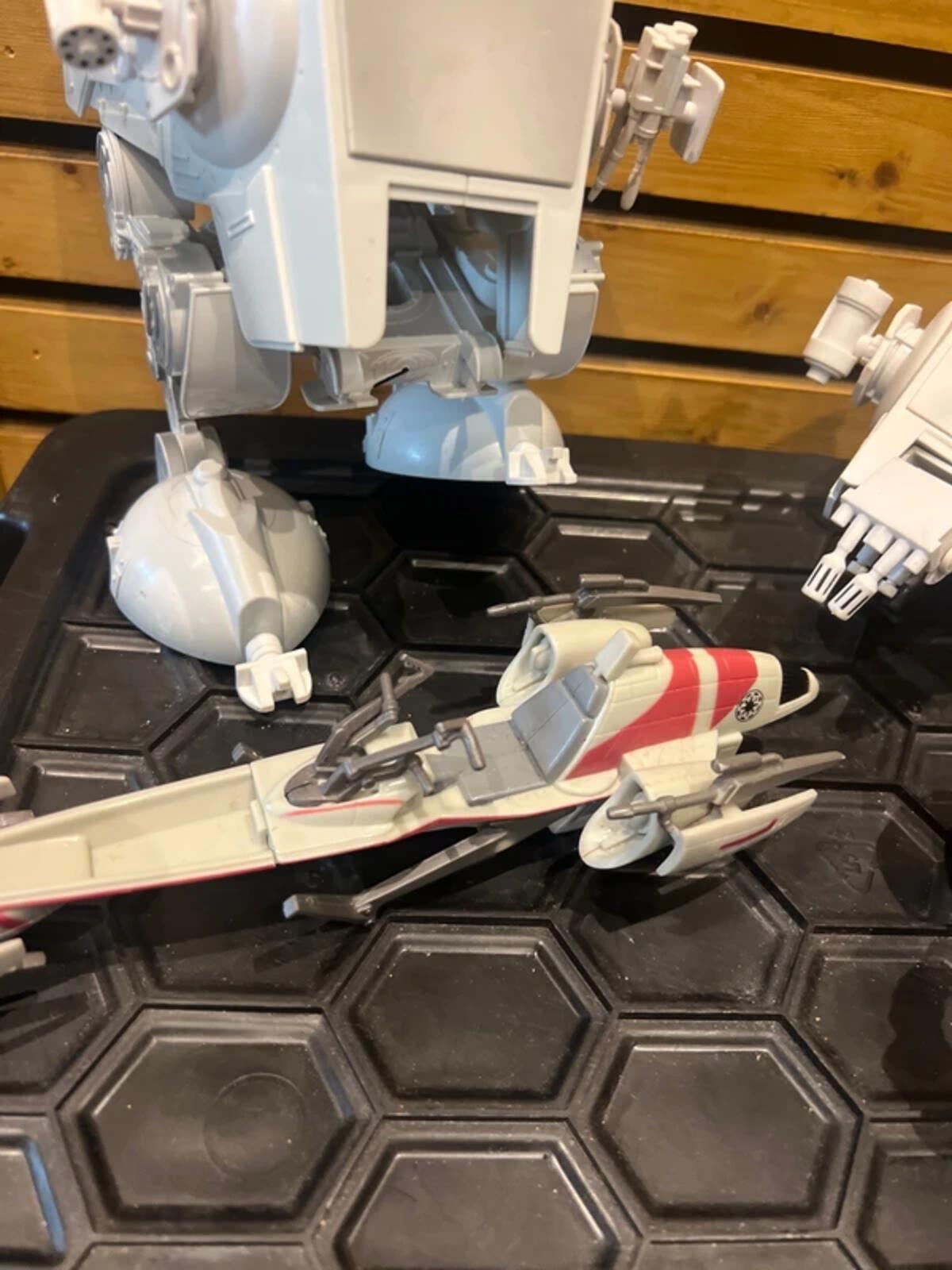 Vintage 2005-2008 Star Wars Clone Wars Toy Bundle (4)