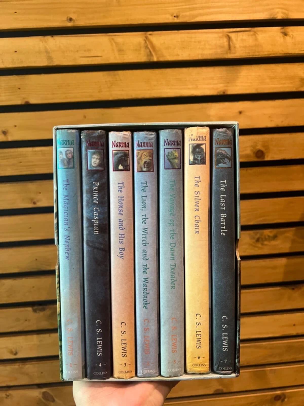 Vintage 1997 Chronicles of Narnia Bookset (7)