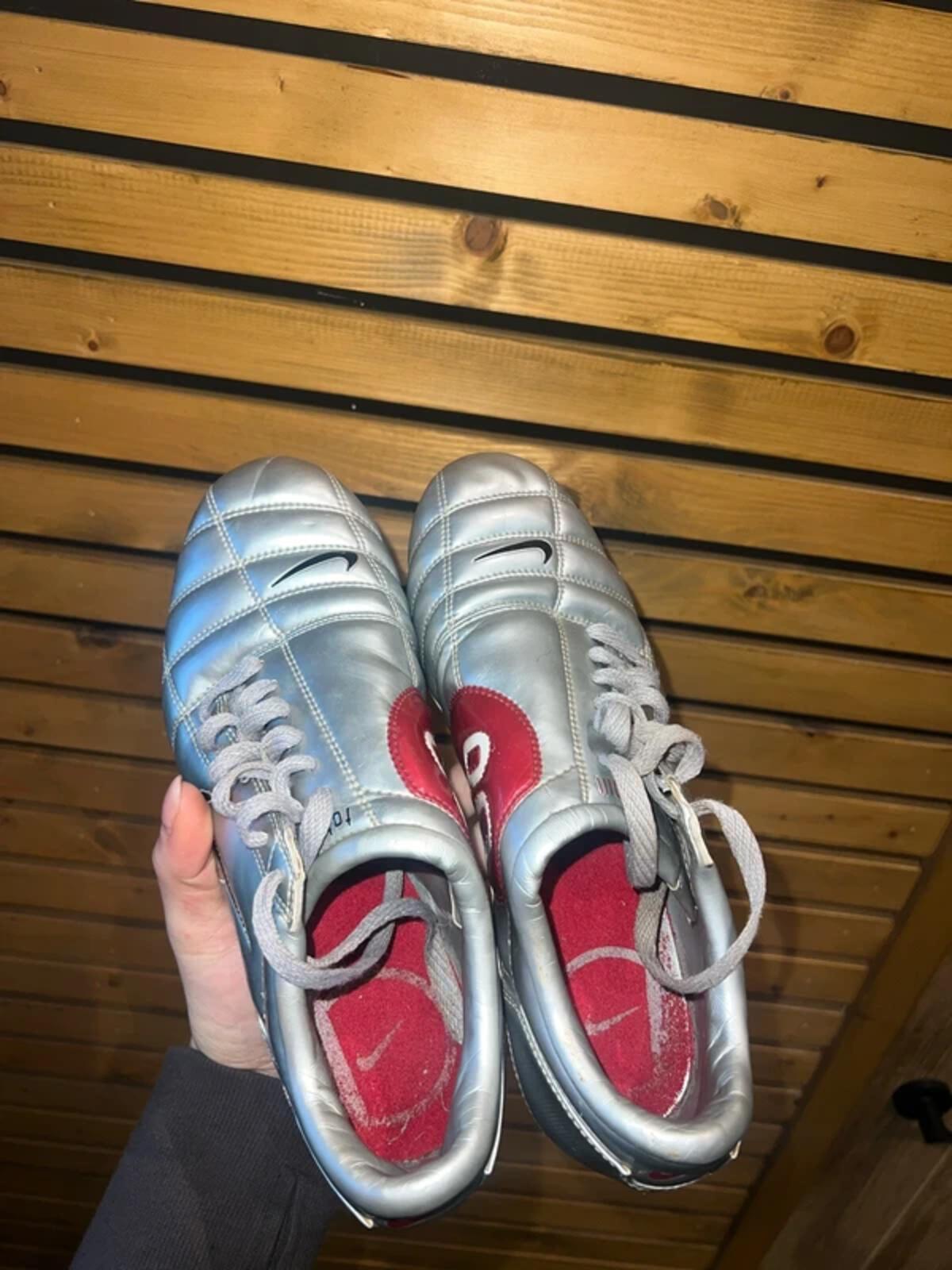 Vintage 2004 Nike Total 90 III SG Silver Rare Football Boots UK6