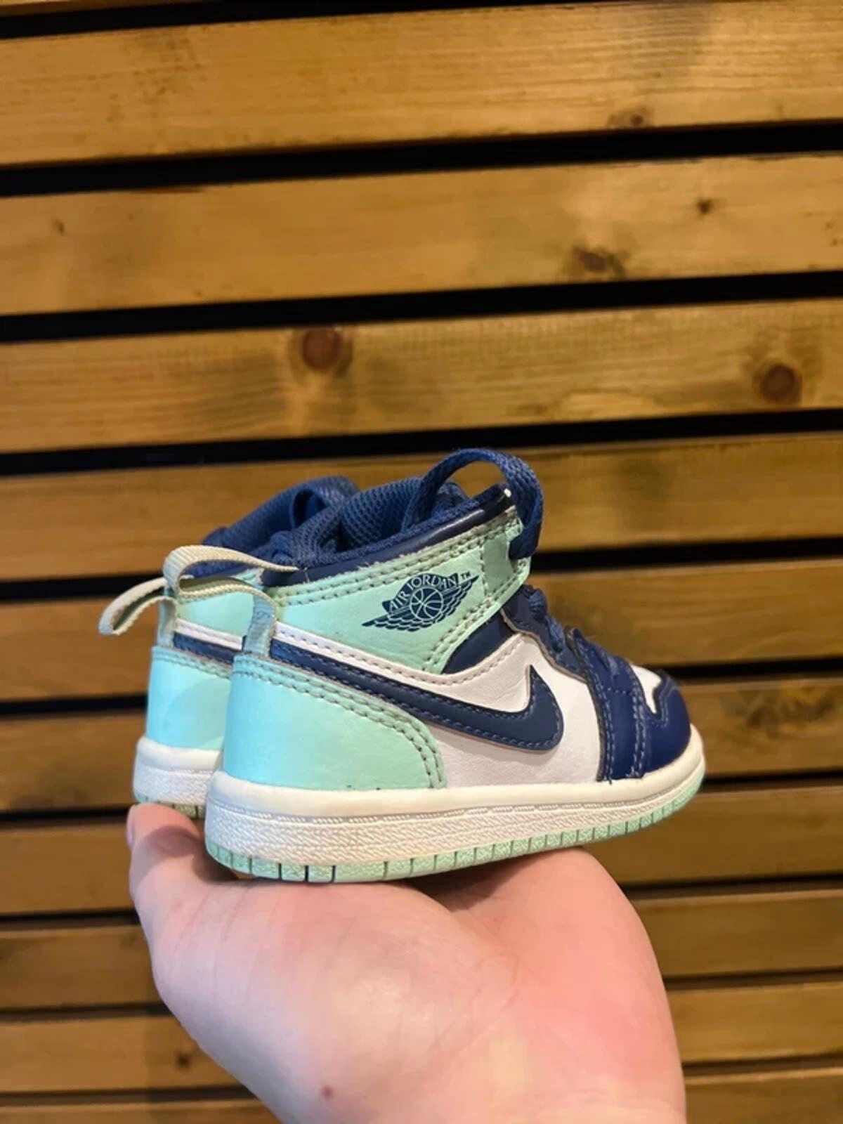 Nike Air Jordan 1 Mid TD Basketball Trainers UK 4.5K