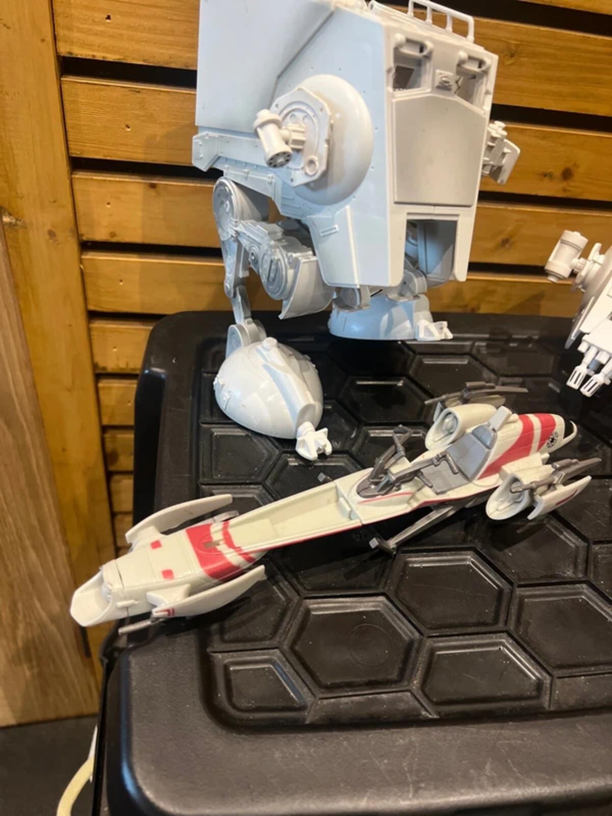 Vintage 2005-2008 Star Wars Clone Wars Toy Bundle (4)