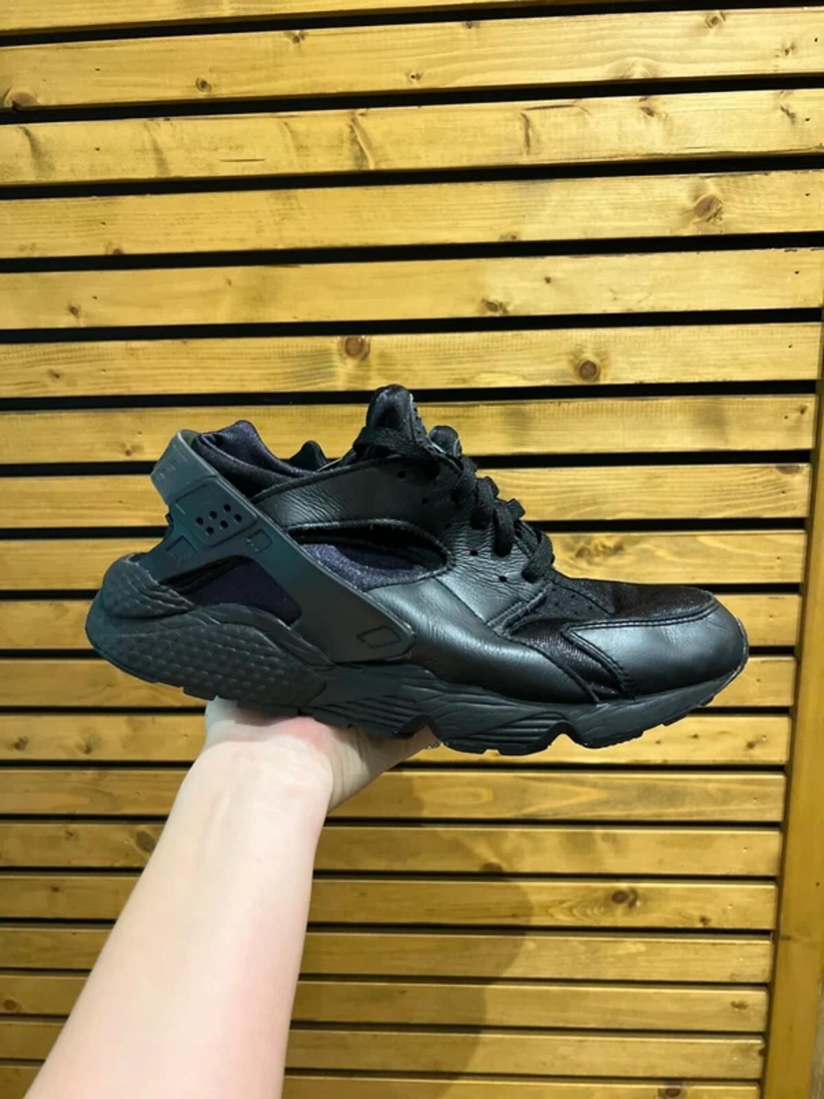 Nike Air Huarache Triple Black Trainers UK9