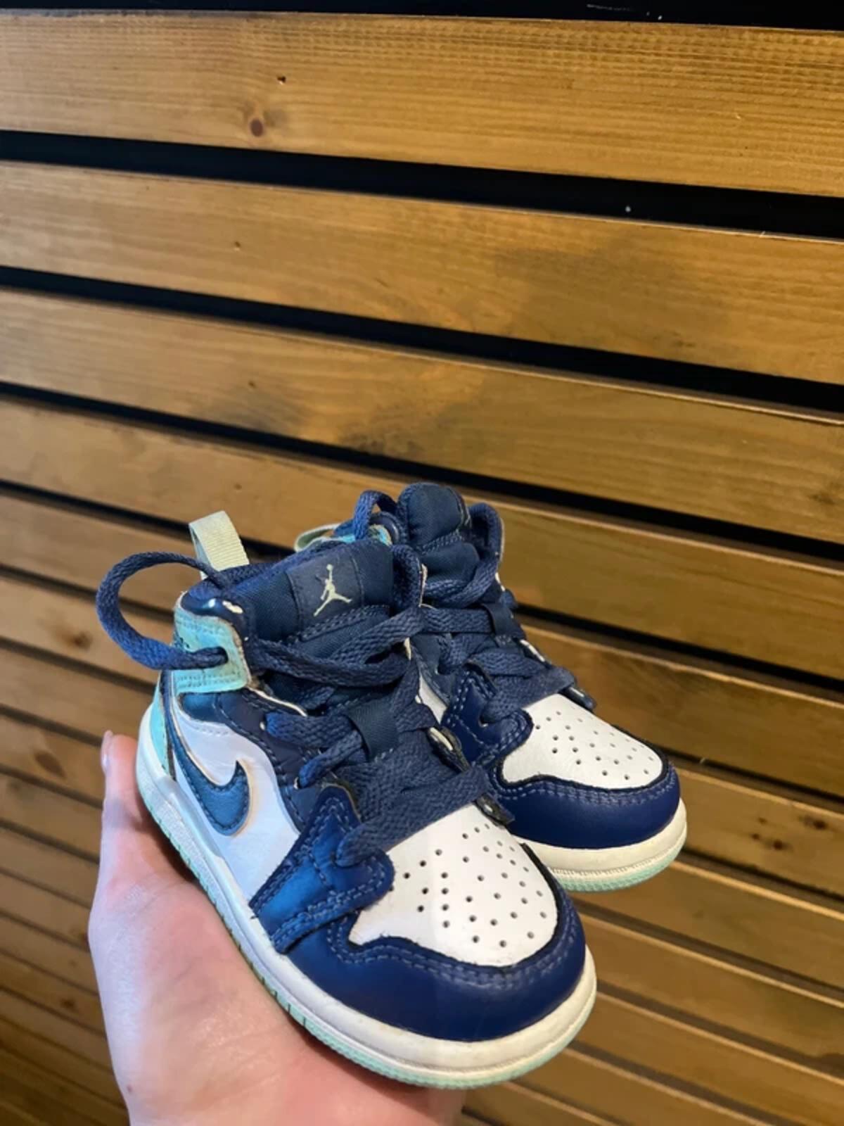 Nike Air Jordan 1 Mid TD Basketball Trainers UK 4.5K